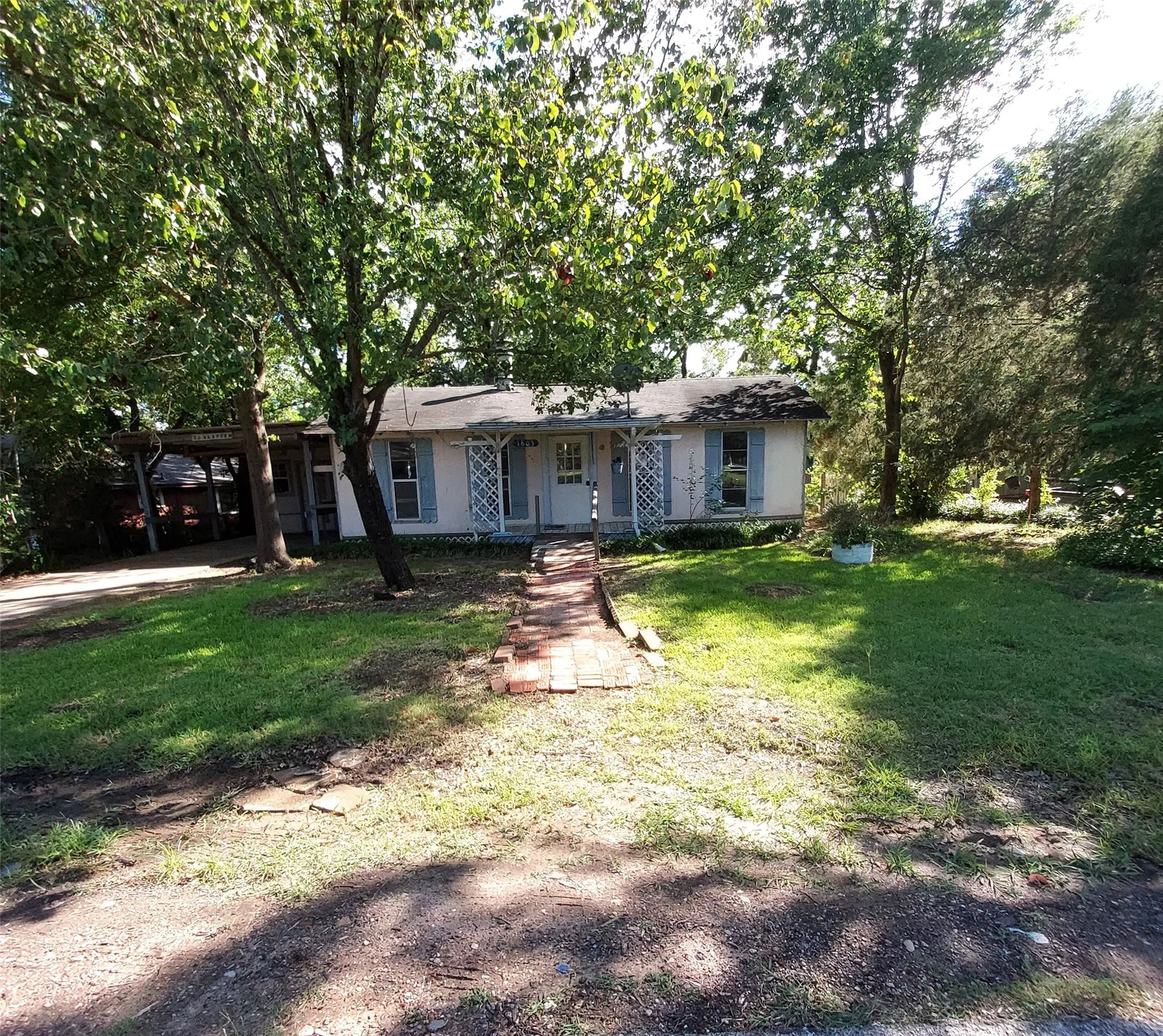 Single Family Residence For Sale in Henderson County , 1805 Cherokee Trace, Tool, Texas 75143, 2 Bedroom, 2 Bathroom, Garage spaces, 1,416 Sqft, built in 1971, mls#21300904, Real Estate Agent in Tool, Homes For Sale in Henderson county, Homes For Sale in Tool, Realtor in Tool Texas, Real Estate Brokerage Independent Realty Texas, Luminita Cordes Realtor