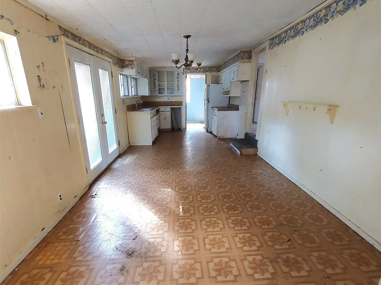 Single Family Residence For Sale in Henderson County , 1805 Cherokee Trace, Tool, Texas 75143, 2 Bedroom, 2 Bathroom, Garage spaces, 1,416 Sqft, built in 1971, mls#21300904, Real Estate Agent in Tool, Homes For Sale in Henderson county, Homes For Sale in Tool, Realtor in Tool Texas, Real Estate Brokerage Independent Realty Texas, Luminita Cordes Realtor