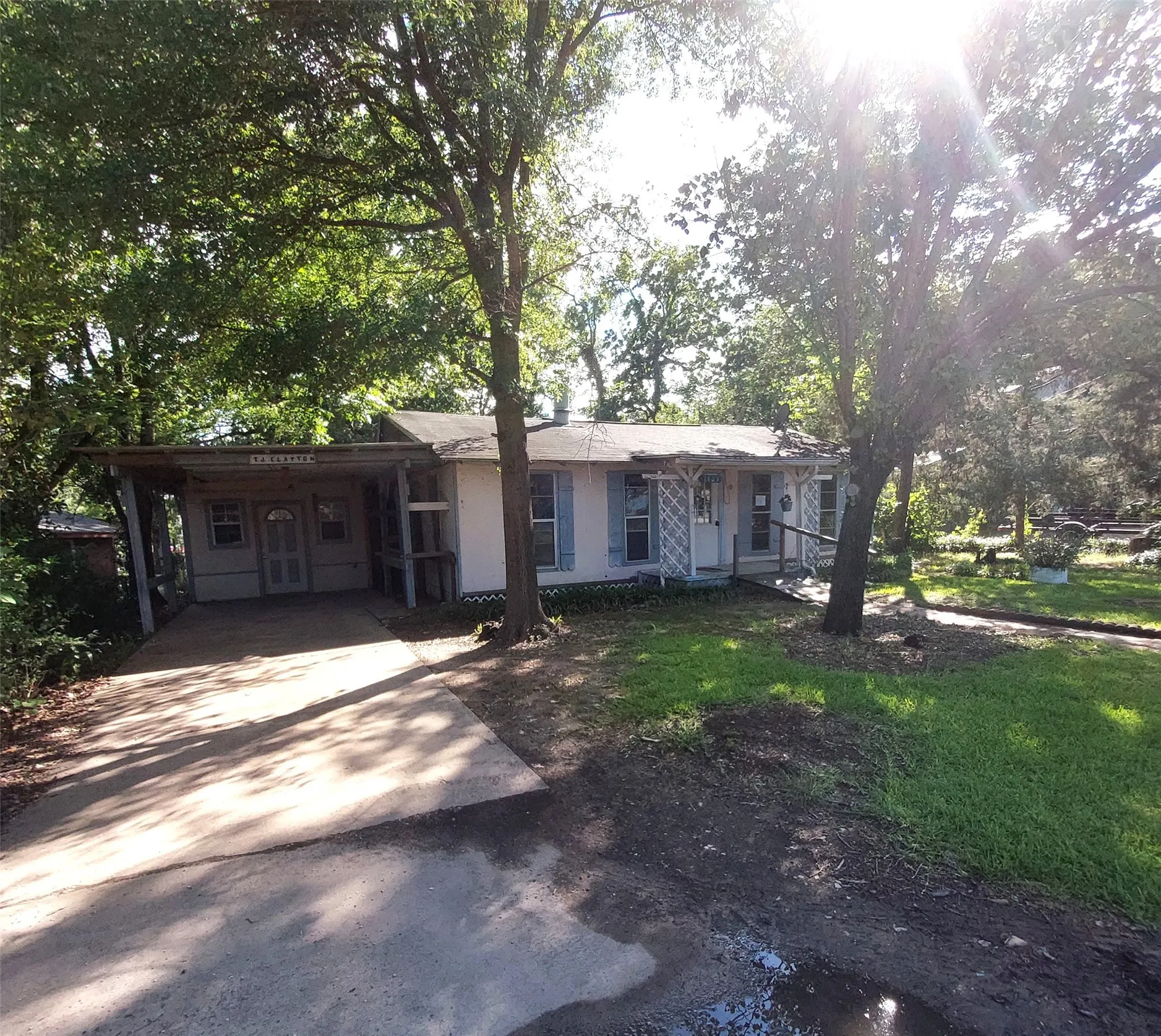 Single Family Residence For Sale in Henderson County , 1805 Cherokee Trace, Tool, Texas 75143, 2 Bedroom, 2 Bathroom, Garage spaces, 1,416 Sqft, built in 1971, mls#21300904, Real Estate Agent in Tool, Homes For Sale in Henderson county, Homes For Sale in Tool, Realtor in Tool Texas, Real Estate Brokerage Independent Realty Texas, Luminita Cordes Realtor