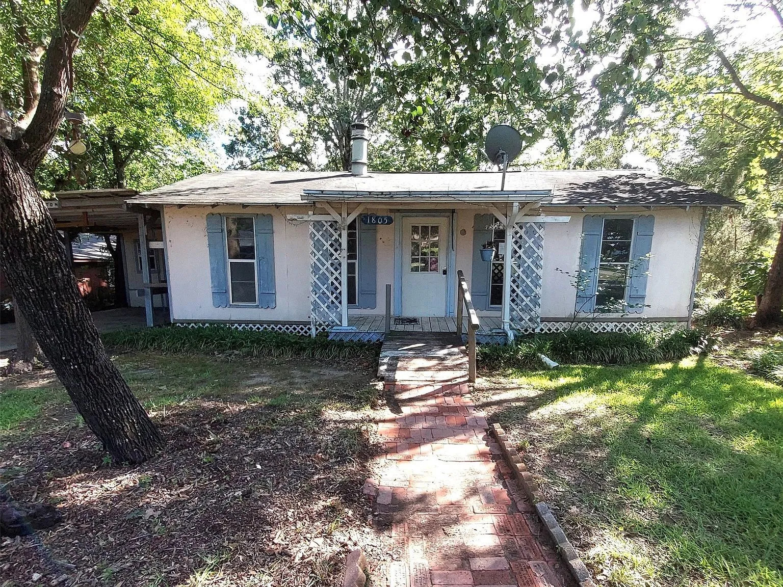 Single Family Residence For Sale in Henderson County , 1805 Cherokee Trace, Tool, Texas 75143, 2 Bedroom, 2 Bathroom, Garage spaces, 1,416 Sqft, built in 1971, mls#21300904, Real Estate Agent in Tool, Homes For Sale in Henderson county, Homes For Sale in Tool, Realtor in Tool Texas, Real Estate Brokerage Independent Realty Texas, Luminita Cordes Realtor