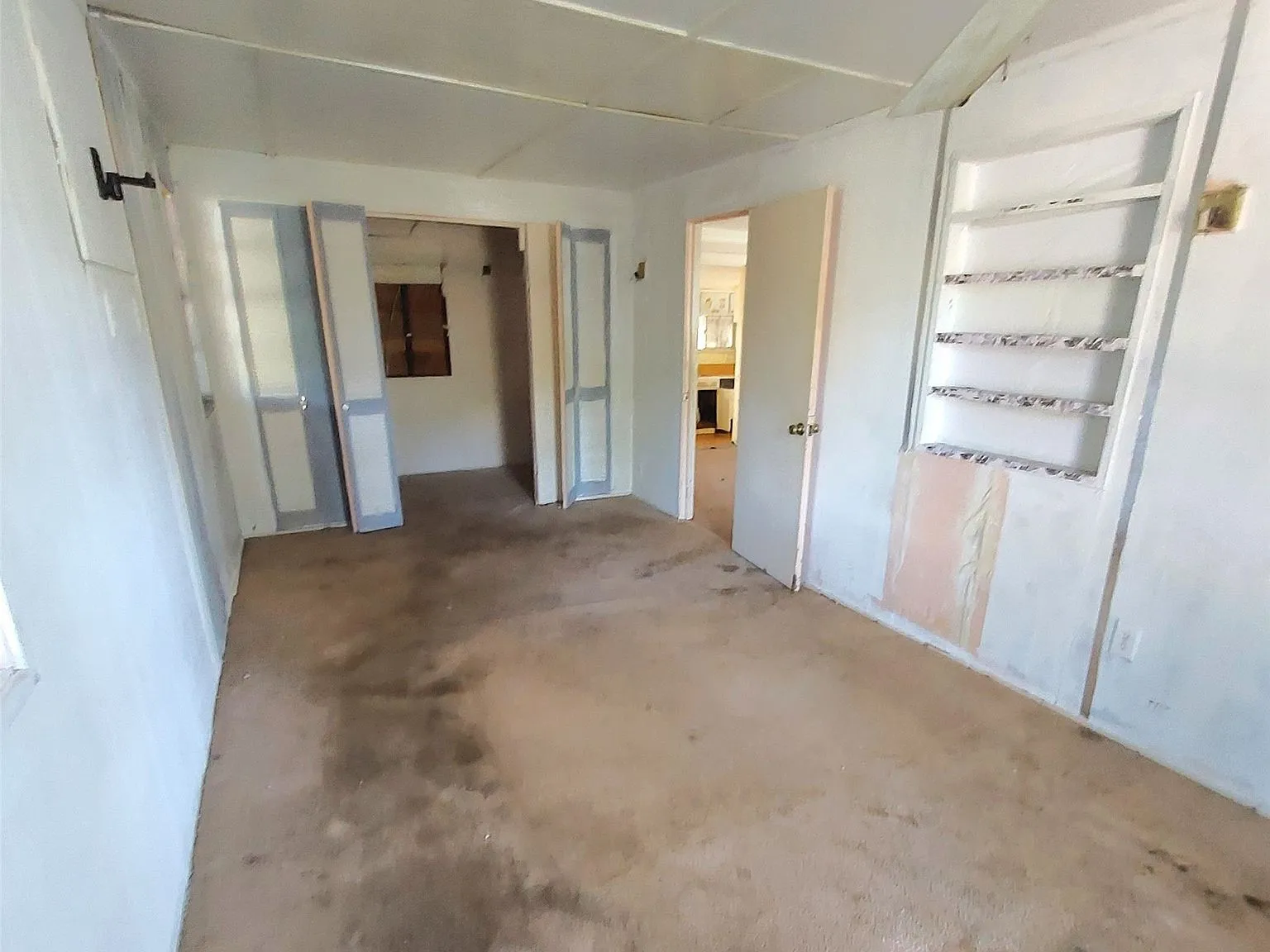 Single Family Residence For Sale in Henderson County , 1805 Cherokee Trace, Tool, Texas 75143, 2 Bedroom, 2 Bathroom, Garage spaces, 1,416 Sqft, built in 1971, mls#21300904, Real Estate Agent in Tool, Homes For Sale in Henderson county, Homes For Sale in Tool, Realtor in Tool Texas, Real Estate Brokerage Independent Realty Texas, Luminita Cordes Realtor
