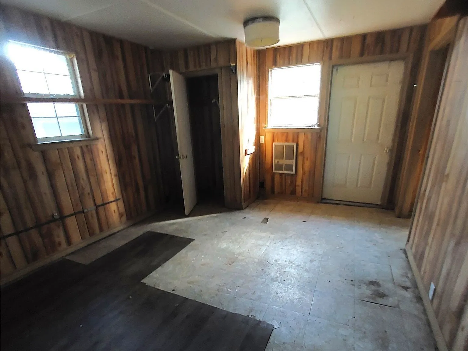 Single Family Residence For Sale in Henderson County , 1805 Cherokee Trace, Tool, Texas 75143, 2 Bedroom, 2 Bathroom, Garage spaces, 1,416 Sqft, built in 1971, mls#21300904, Real Estate Agent in Tool, Homes For Sale in Henderson county, Homes For Sale in Tool, Realtor in Tool Texas, Real Estate Brokerage Independent Realty Texas, Luminita Cordes Realtor