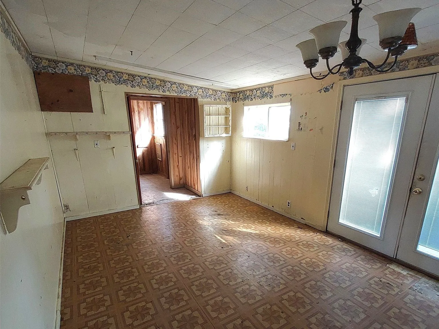 Single Family Residence For Sale in Henderson County , 1805 Cherokee Trace, Tool, Texas 75143, 2 Bedroom, 2 Bathroom, Garage spaces, 1,416 Sqft, built in 1971, mls#21300904, Real Estate Agent in Tool, Homes For Sale in Henderson county, Homes For Sale in Tool, Realtor in Tool Texas, Real Estate Brokerage Independent Realty Texas, Luminita Cordes Realtor