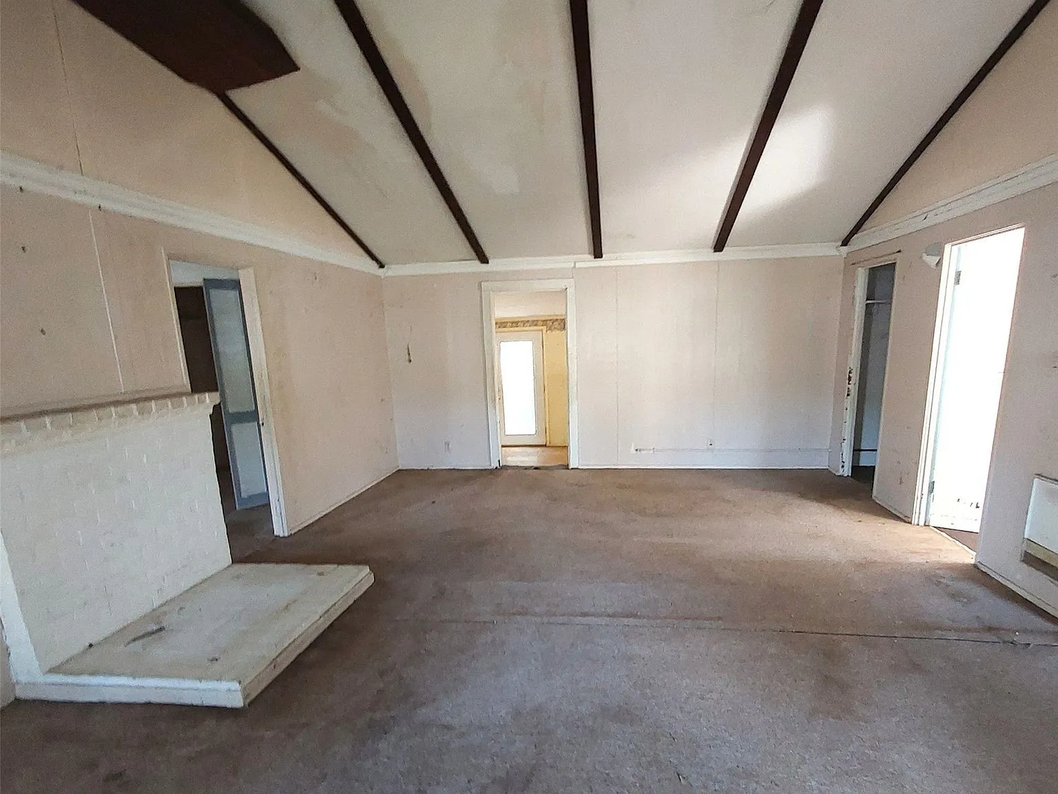 Single Family Residence For Sale in Henderson County , 1805 Cherokee Trace, Tool, Texas 75143, 2 Bedroom, 2 Bathroom, Garage spaces, 1,416 Sqft, built in 1971, mls#21300904, Real Estate Agent in Tool, Homes For Sale in Henderson county, Homes For Sale in Tool, Realtor in Tool Texas, Real Estate Brokerage Independent Realty Texas, Luminita Cordes Realtor