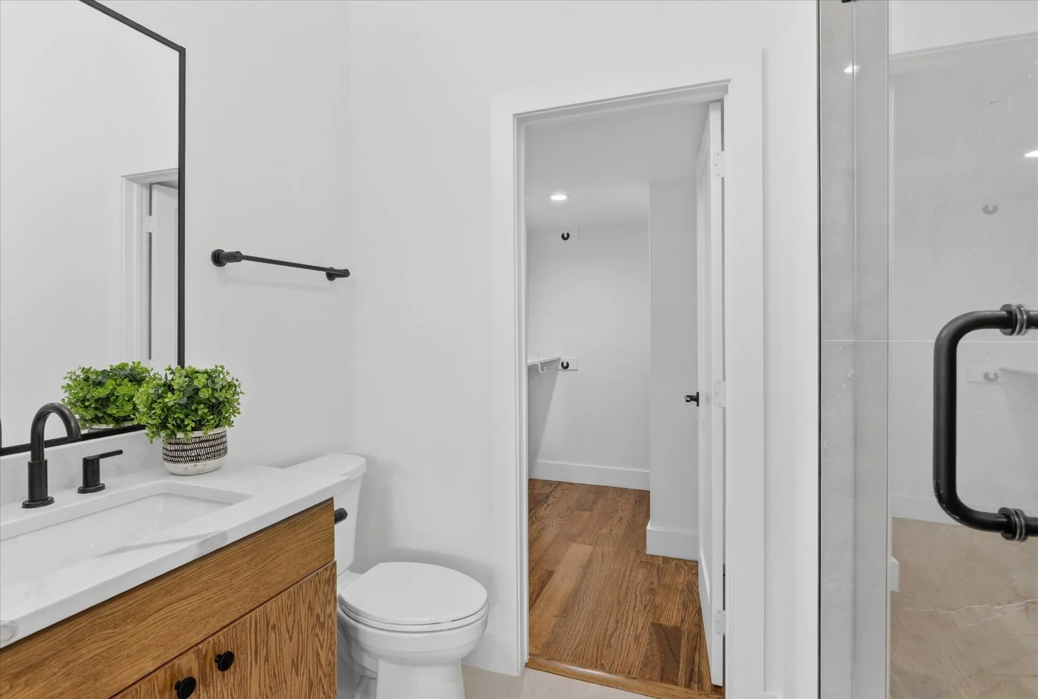 Single Family Residence For Sale in Dallas County , 1727 Ramsey, Dallas, Texas 75216, 4 Bedroom, 5 Bathroom, 2 Garage spaces, 2,702 Sqft, built in 2026, mls#21301953, Real Estate Agent in Dallas, Homes For Sale in Dallas county, Homes For Sale in Dallas, Realtor in Dallas Texas, Real Estate Brokerage Independent Realty Texas, Luminita Cordes Realtor