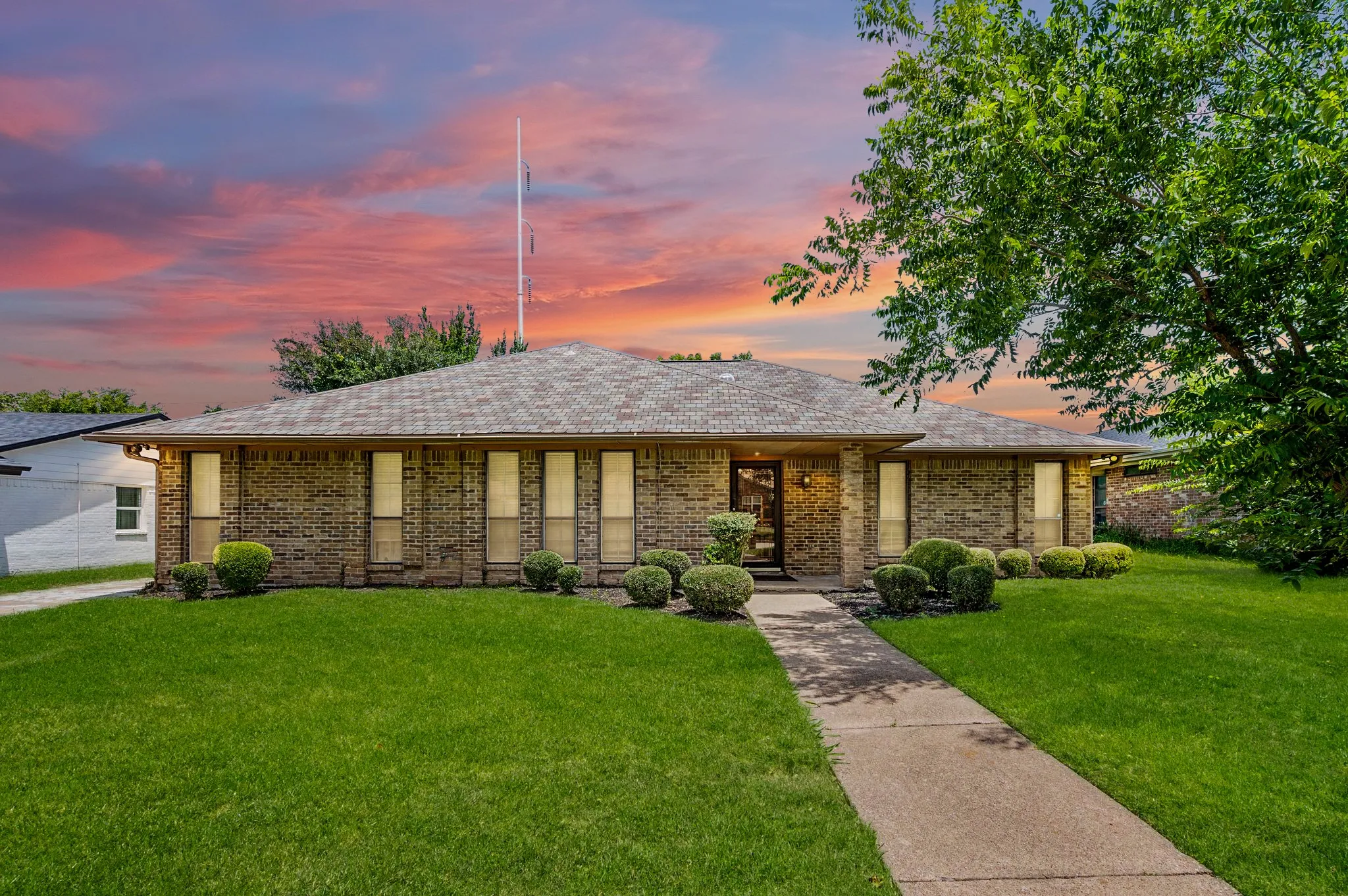 Single Family Residence For Sale in Dallas County , 8709 Forest Green Drive, Dallas, Texas 75243, 3 Bedroom, 3 Bathroom, 2 Garage spaces, 2,103 Sqft, built in 1974, mls#21301879, Real Estate Agent in Dallas, Homes For Sale in Dallas county, Homes For Sale in Dallas, Realtor in Dallas Texas, Real Estate Brokerage Independent Realty Texas, Luminita Cordes Realtor