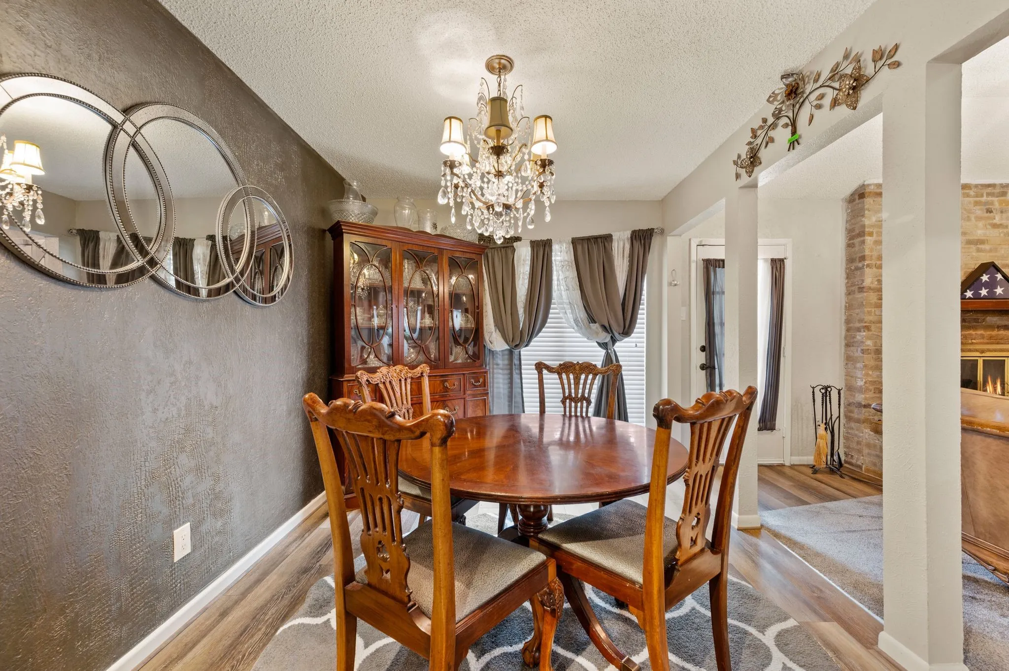 Single Family Residence For Sale in Dallas County , 8709 Forest Green Drive, Dallas, Texas 75243, 3 Bedroom, 3 Bathroom, 2 Garage spaces, 2,103 Sqft, built in 1974, mls#21301879, Real Estate Agent in Dallas, Homes For Sale in Dallas county, Homes For Sale in Dallas, Realtor in Dallas Texas, Real Estate Brokerage Independent Realty Texas, Luminita Cordes Realtor