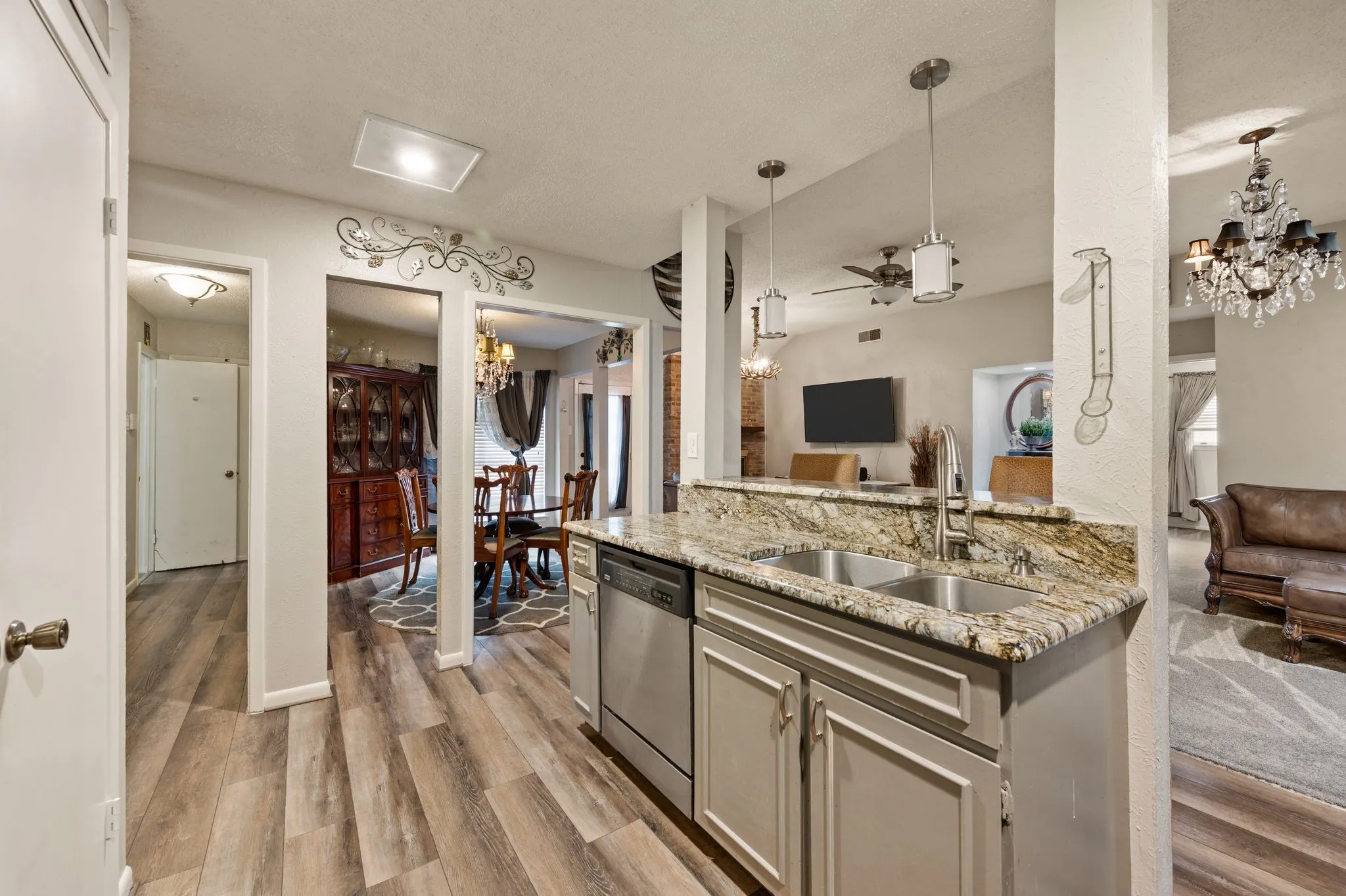 Single Family Residence For Sale in Dallas County , 8709 Forest Green Drive, Dallas, Texas 75243, 3 Bedroom, 3 Bathroom, 2 Garage spaces, 2,103 Sqft, built in 1974, mls#21301879, Real Estate Agent in Dallas, Homes For Sale in Dallas county, Homes For Sale in Dallas, Realtor in Dallas Texas, Real Estate Brokerage Independent Realty Texas, Luminita Cordes Realtor