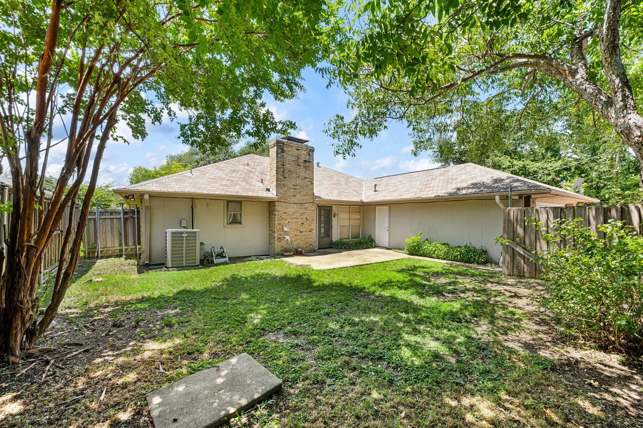 Single Family Residence For Sale in Dallas County , 8709 Forest Green Drive, Dallas, Texas 75243, 3 Bedroom, 3 Bathroom, 2 Garage spaces, 2,103 Sqft, built in 1974, mls#21301879, Real Estate Agent in Dallas, Homes For Sale in Dallas county, Homes For Sale in Dallas, Realtor in Dallas Texas, Real Estate Brokerage Independent Realty Texas, Luminita Cordes Realtor