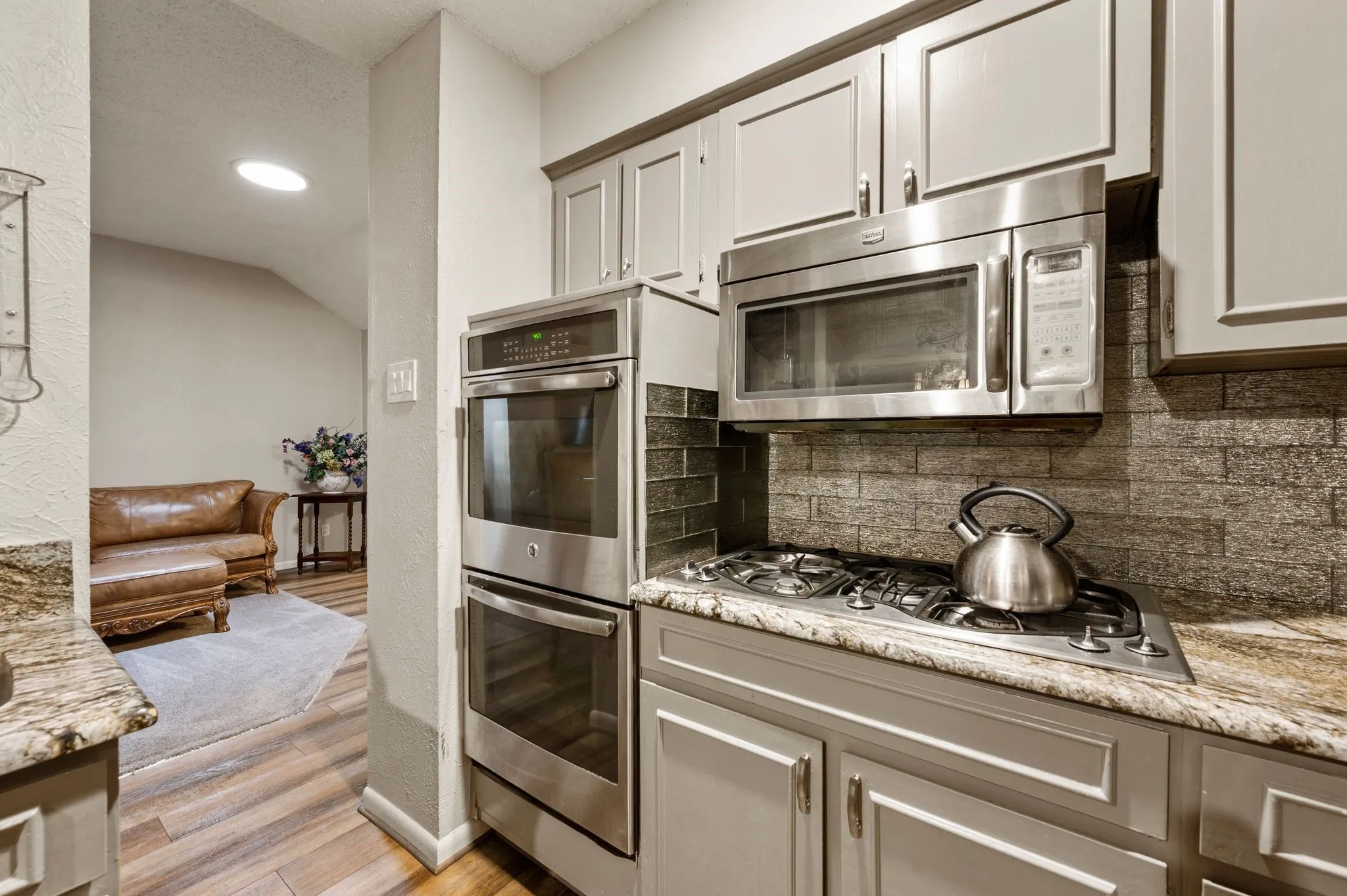 Single Family Residence For Sale in Dallas County , 8709 Forest Green Drive, Dallas, Texas 75243, 3 Bedroom, 3 Bathroom, 2 Garage spaces, 2,103 Sqft, built in 1974, mls#21301879, Real Estate Agent in Dallas, Homes For Sale in Dallas county, Homes For Sale in Dallas, Realtor in Dallas Texas, Real Estate Brokerage Independent Realty Texas, Luminita Cordes Realtor