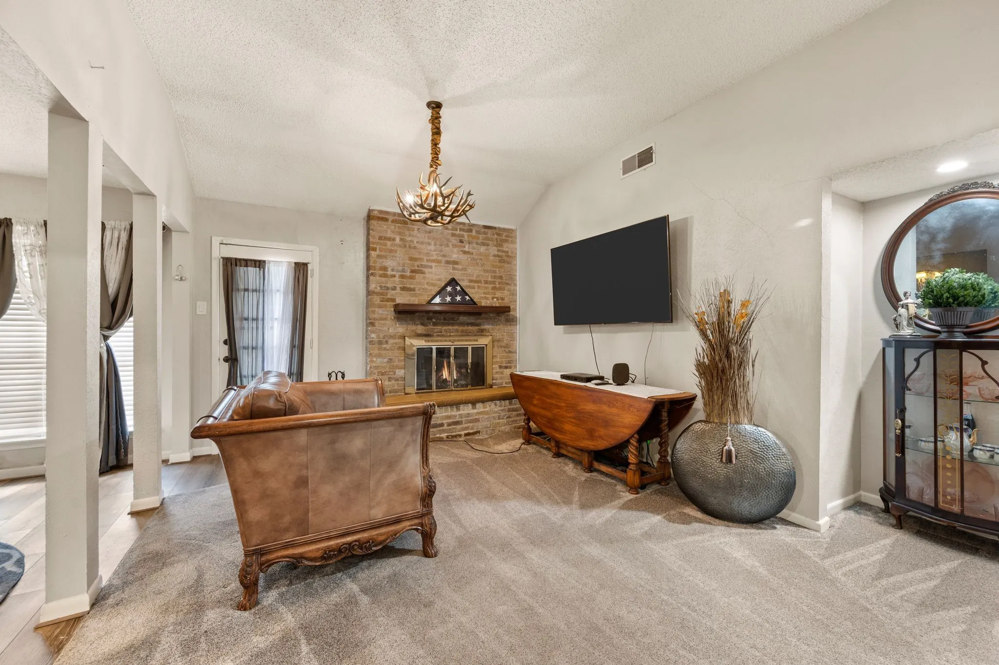 Single Family Residence For Sale in Dallas County , 8709 Forest Green Drive, Dallas, Texas 75243, 3 Bedroom, 3 Bathroom, 2 Garage spaces, 2,103 Sqft, built in 1974, mls#21301879, Real Estate Agent in Dallas, Homes For Sale in Dallas county, Homes For Sale in Dallas, Realtor in Dallas Texas, Real Estate Brokerage Independent Realty Texas, Luminita Cordes Realtor