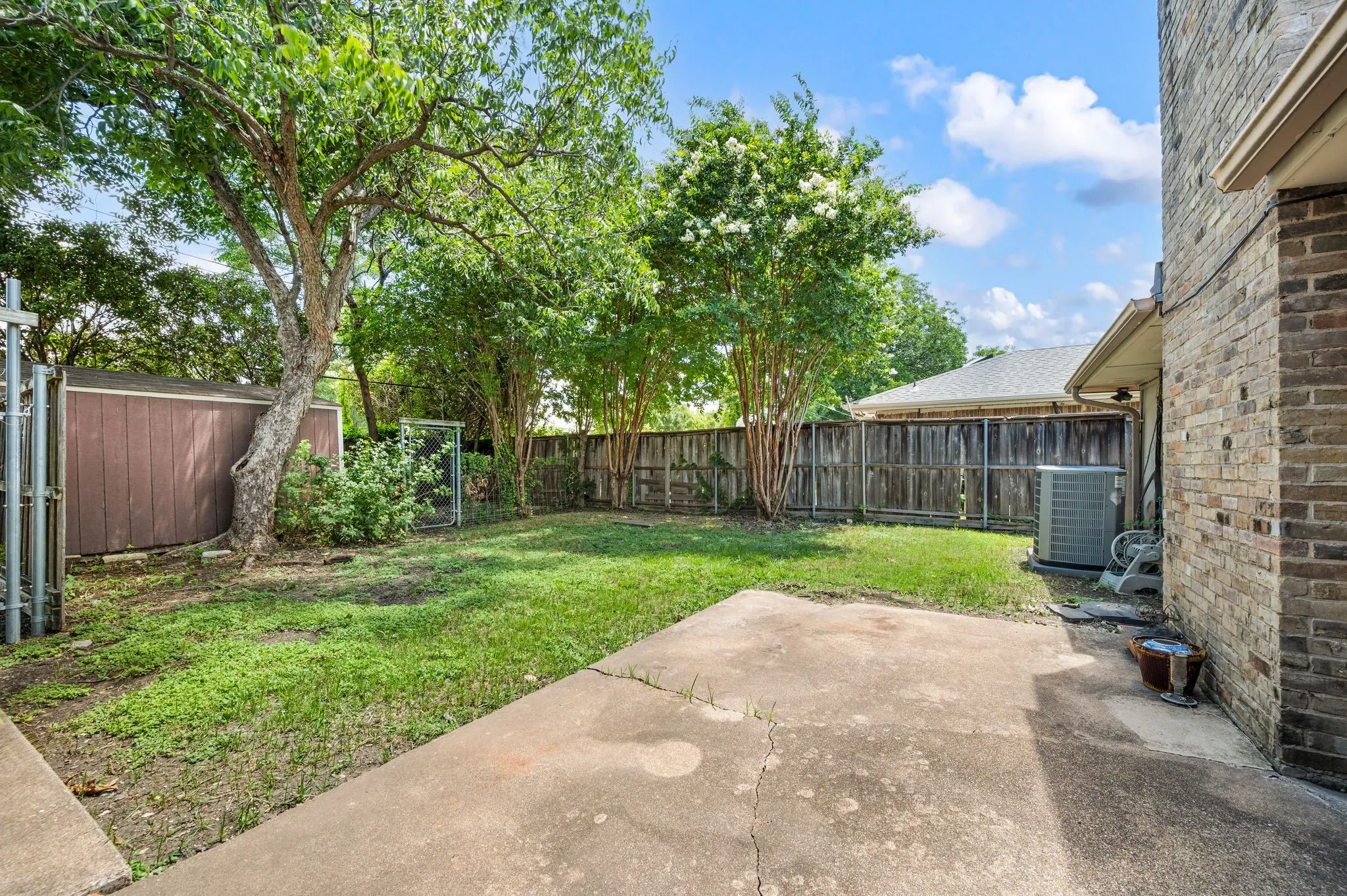 Single Family Residence For Sale in Dallas County , 8709 Forest Green Drive, Dallas, Texas 75243, 3 Bedroom, 3 Bathroom, 2 Garage spaces, 2,103 Sqft, built in 1974, mls#21301879, Real Estate Agent in Dallas, Homes For Sale in Dallas county, Homes For Sale in Dallas, Realtor in Dallas Texas, Real Estate Brokerage Independent Realty Texas, Luminita Cordes Realtor