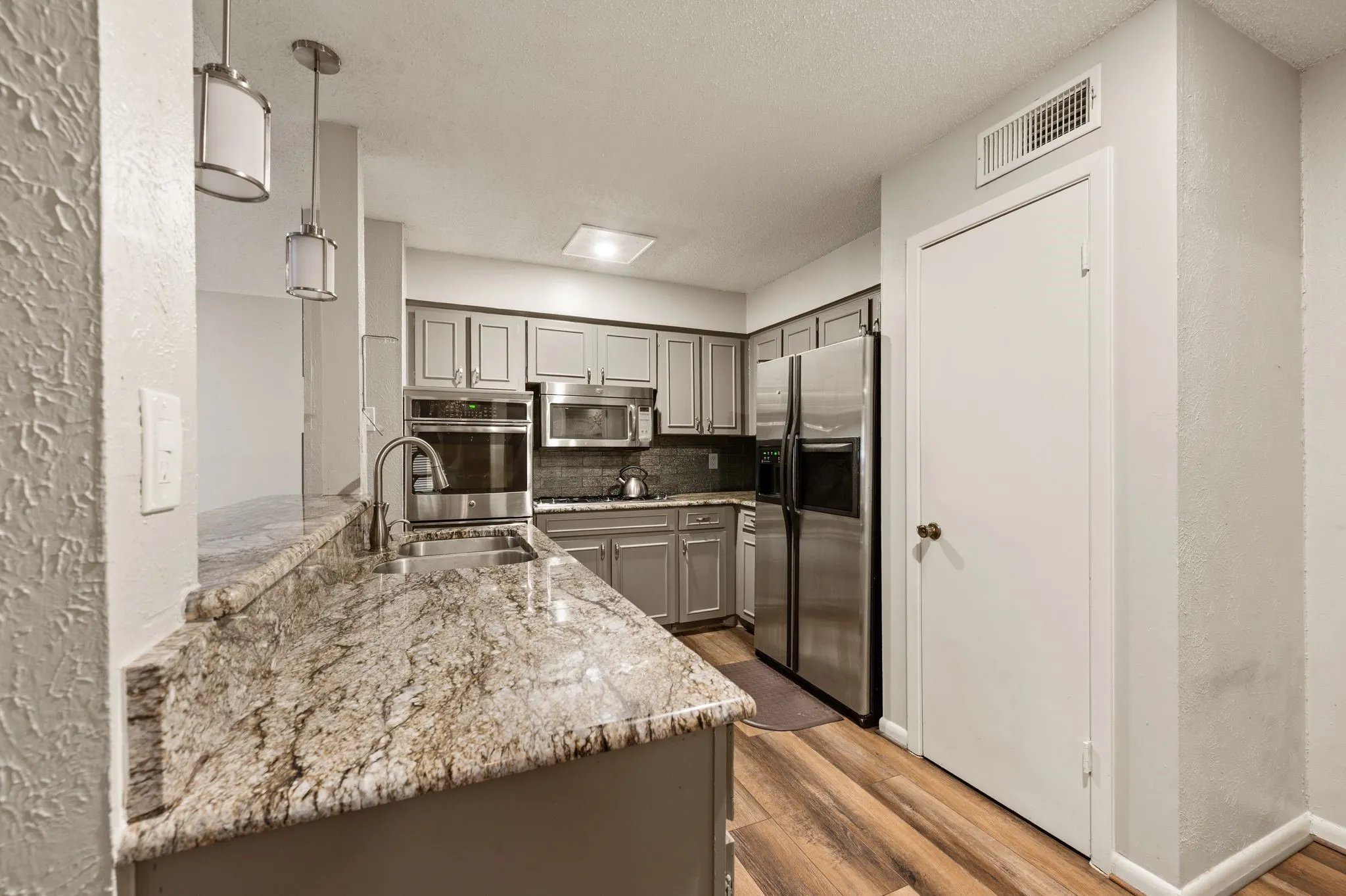 Single Family Residence For Sale in Dallas County , 8709 Forest Green Drive, Dallas, Texas 75243, 3 Bedroom, 3 Bathroom, 2 Garage spaces, 2,103 Sqft, built in 1974, mls#21301879, Real Estate Agent in Dallas, Homes For Sale in Dallas county, Homes For Sale in Dallas, Realtor in Dallas Texas, Real Estate Brokerage Independent Realty Texas, Luminita Cordes Realtor
