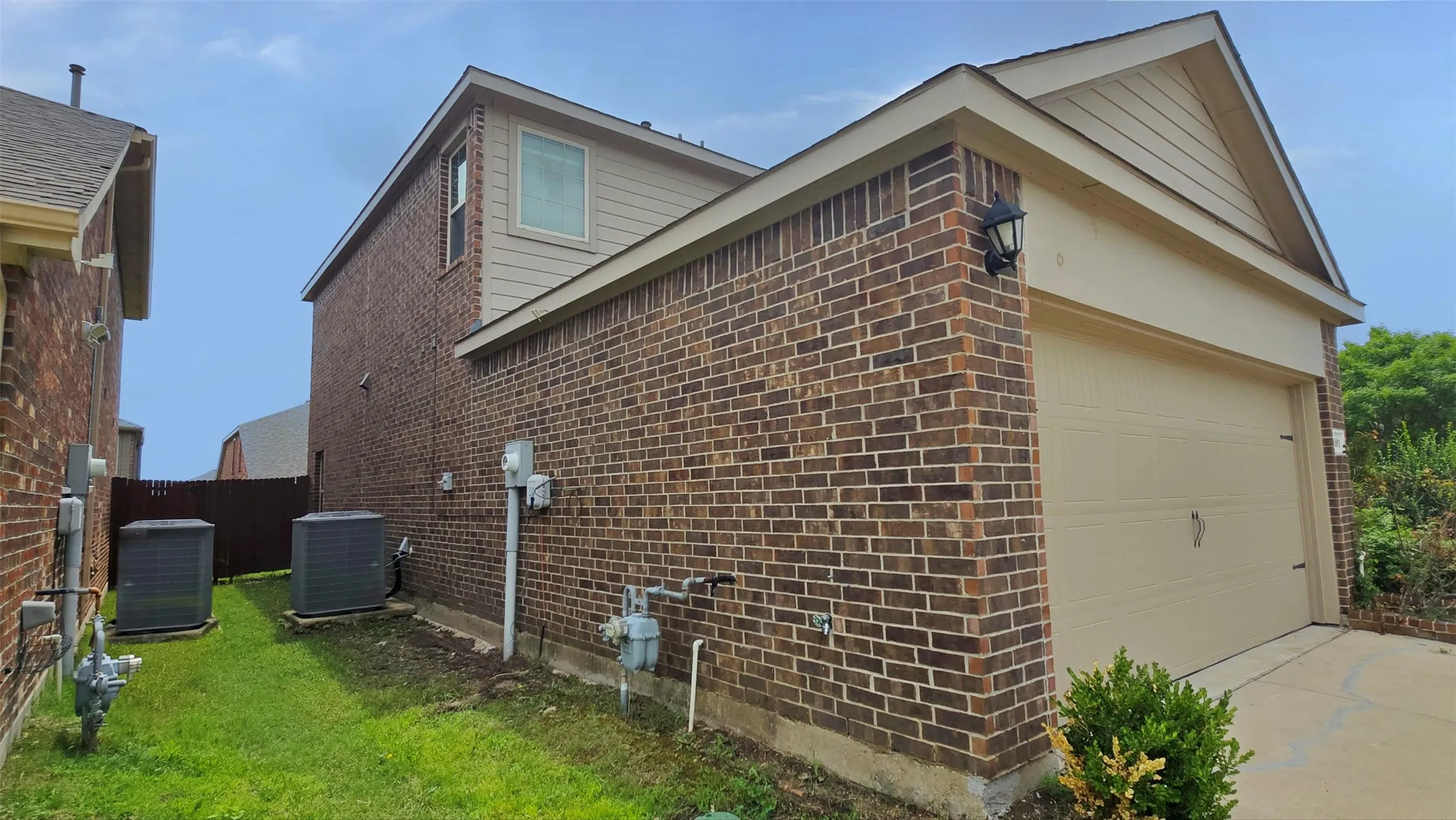 Single Family Residence For Sale in Collin County , 2101 Shady Glen Trail, Princeton, Texas 75407, 5 Bedroom, 3 Bathroom, 2 Garage spaces, 2,606 Sqft, built in 2015, mls#21301974, Real Estate Agent in Princeton, Homes For Sale in Collin county, Homes For Sale in Princeton, Realtor in Princeton Texas, Real Estate Brokerage Independent Realty Texas, Luminita Cordes Realtor