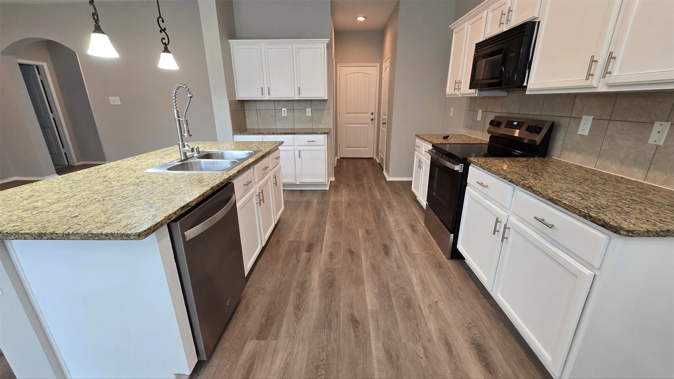 Single Family Residence For Sale in Collin County , 2101 Shady Glen Trail, Princeton, Texas 75407, 5 Bedroom, 3 Bathroom, 2 Garage spaces, 2,606 Sqft, built in 2015, mls#21301974, Real Estate Agent in Princeton, Homes For Sale in Collin county, Homes For Sale in Princeton, Realtor in Princeton Texas, Real Estate Brokerage Independent Realty Texas, Luminita Cordes Realtor