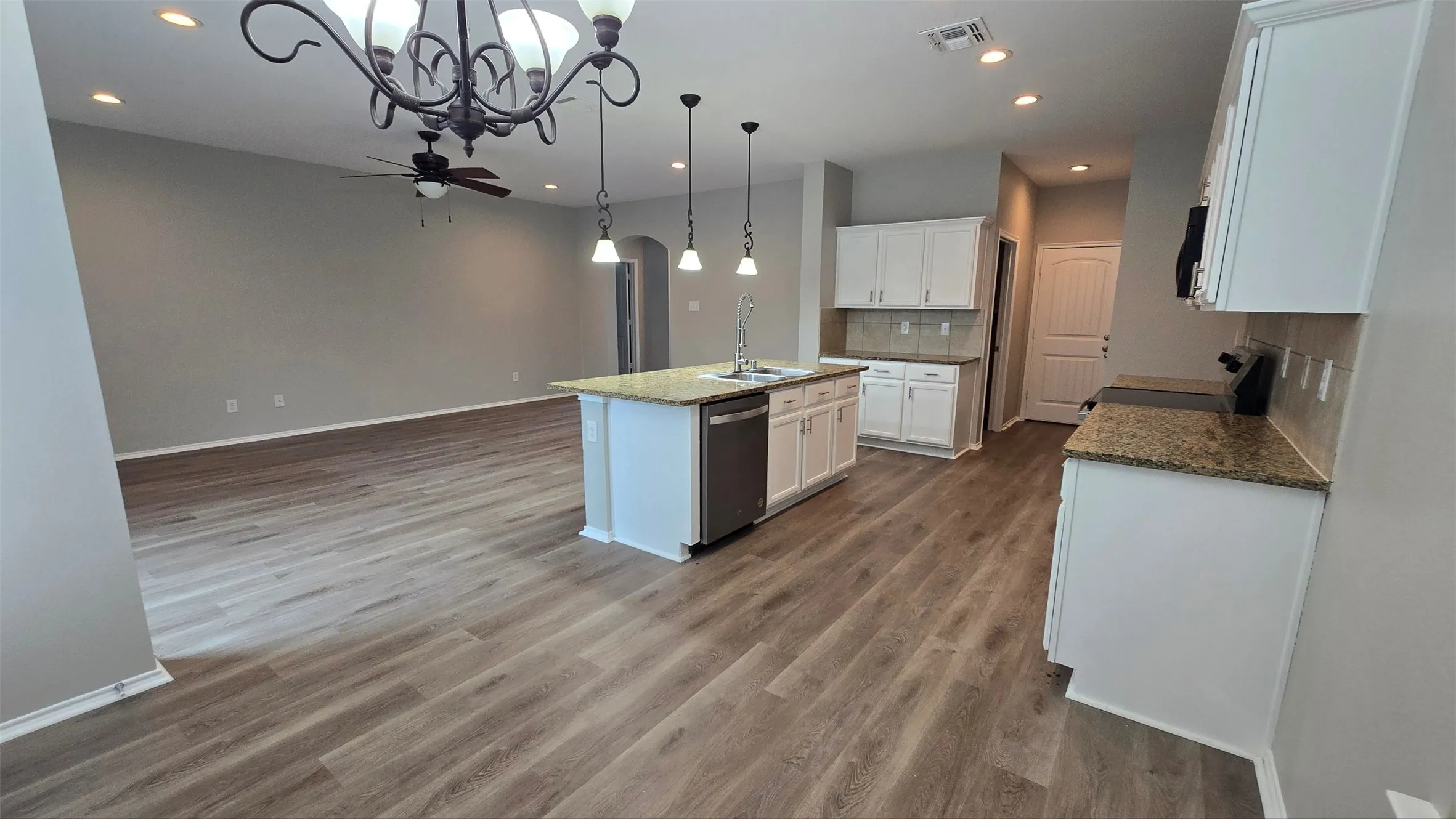 Single Family Residence For Sale in Collin County , 2101 Shady Glen Trail, Princeton, Texas 75407, 5 Bedroom, 3 Bathroom, 2 Garage spaces, 2,606 Sqft, built in 2015, mls#21301974, Real Estate Agent in Princeton, Homes For Sale in Collin county, Homes For Sale in Princeton, Realtor in Princeton Texas, Real Estate Brokerage Independent Realty Texas, Luminita Cordes Realtor