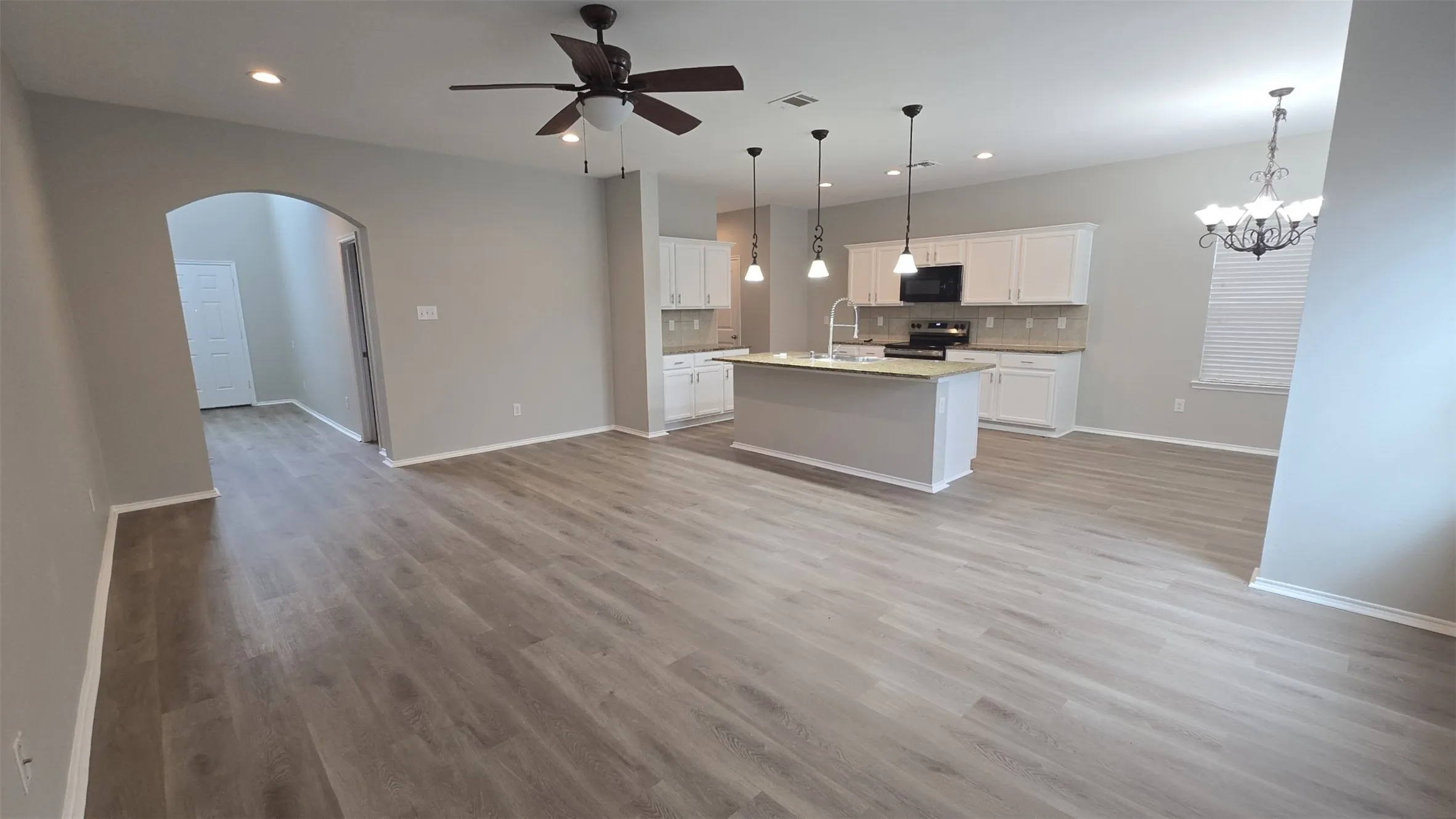Single Family Residence For Sale in Collin County , 2101 Shady Glen Trail, Princeton, Texas 75407, 5 Bedroom, 3 Bathroom, 2 Garage spaces, 2,606 Sqft, built in 2015, mls#21301974, Real Estate Agent in Princeton, Homes For Sale in Collin county, Homes For Sale in Princeton, Realtor in Princeton Texas, Real Estate Brokerage Independent Realty Texas, Luminita Cordes Realtor