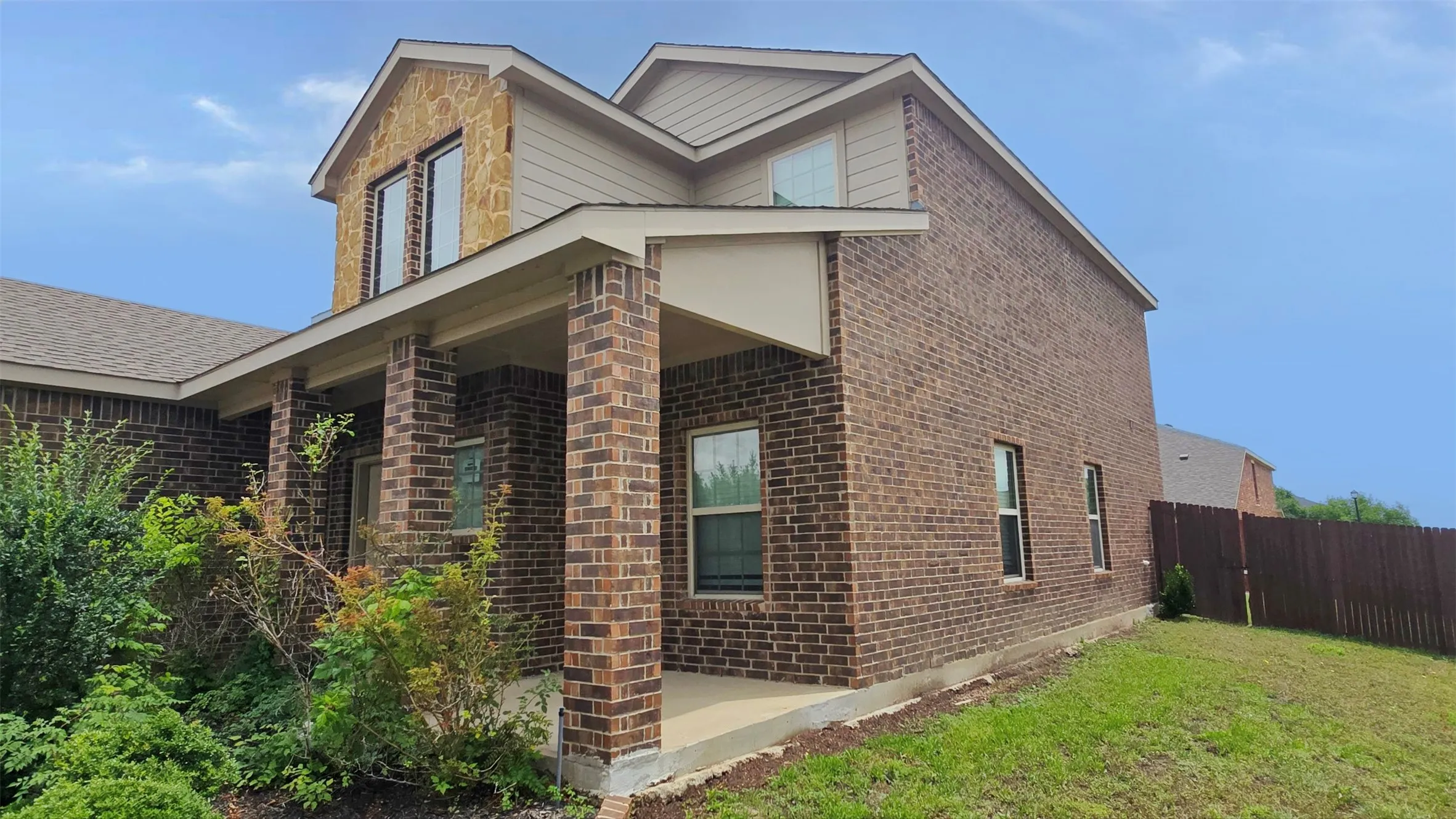 Single Family Residence For Sale in Collin County , 2101 Shady Glen Trail, Princeton, Texas 75407, 5 Bedroom, 3 Bathroom, 2 Garage spaces, 2,606 Sqft, built in 2015, mls#21301974, Real Estate Agent in Princeton, Homes For Sale in Collin county, Homes For Sale in Princeton, Realtor in Princeton Texas, Real Estate Brokerage Independent Realty Texas, Luminita Cordes Realtor