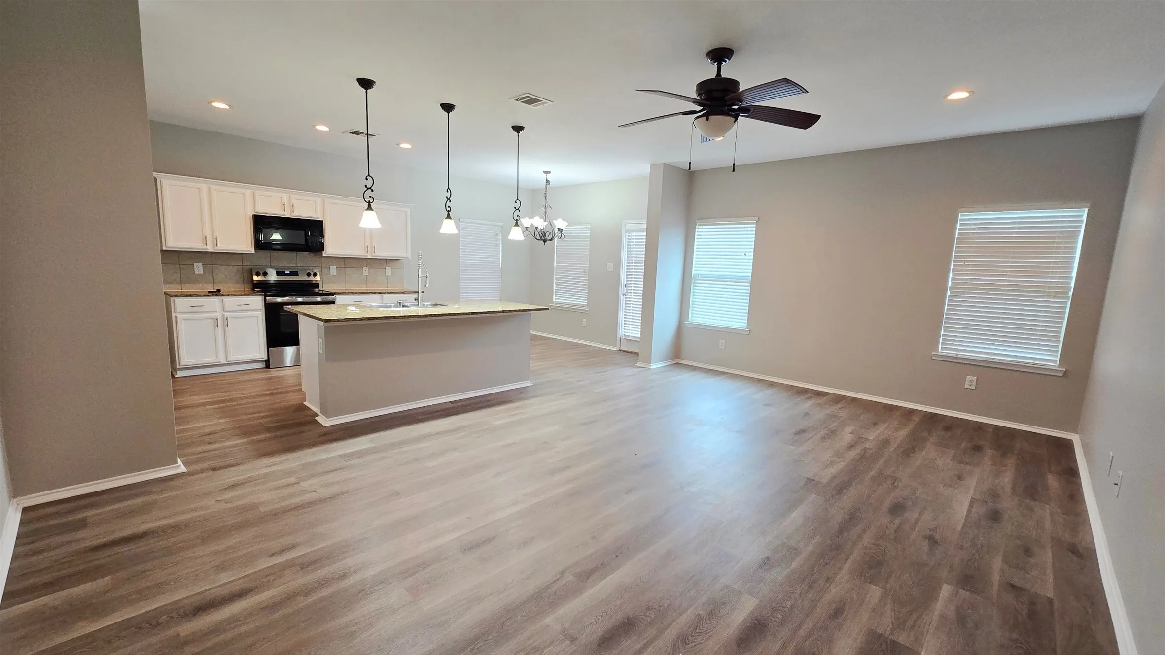 Single Family Residence For Sale in Collin County , 2101 Shady Glen Trail, Princeton, Texas 75407, 5 Bedroom, 3 Bathroom, 2 Garage spaces, 2,606 Sqft, built in 2015, mls#21301974, Real Estate Agent in Princeton, Homes For Sale in Collin county, Homes For Sale in Princeton, Realtor in Princeton Texas, Real Estate Brokerage Independent Realty Texas, Luminita Cordes Realtor