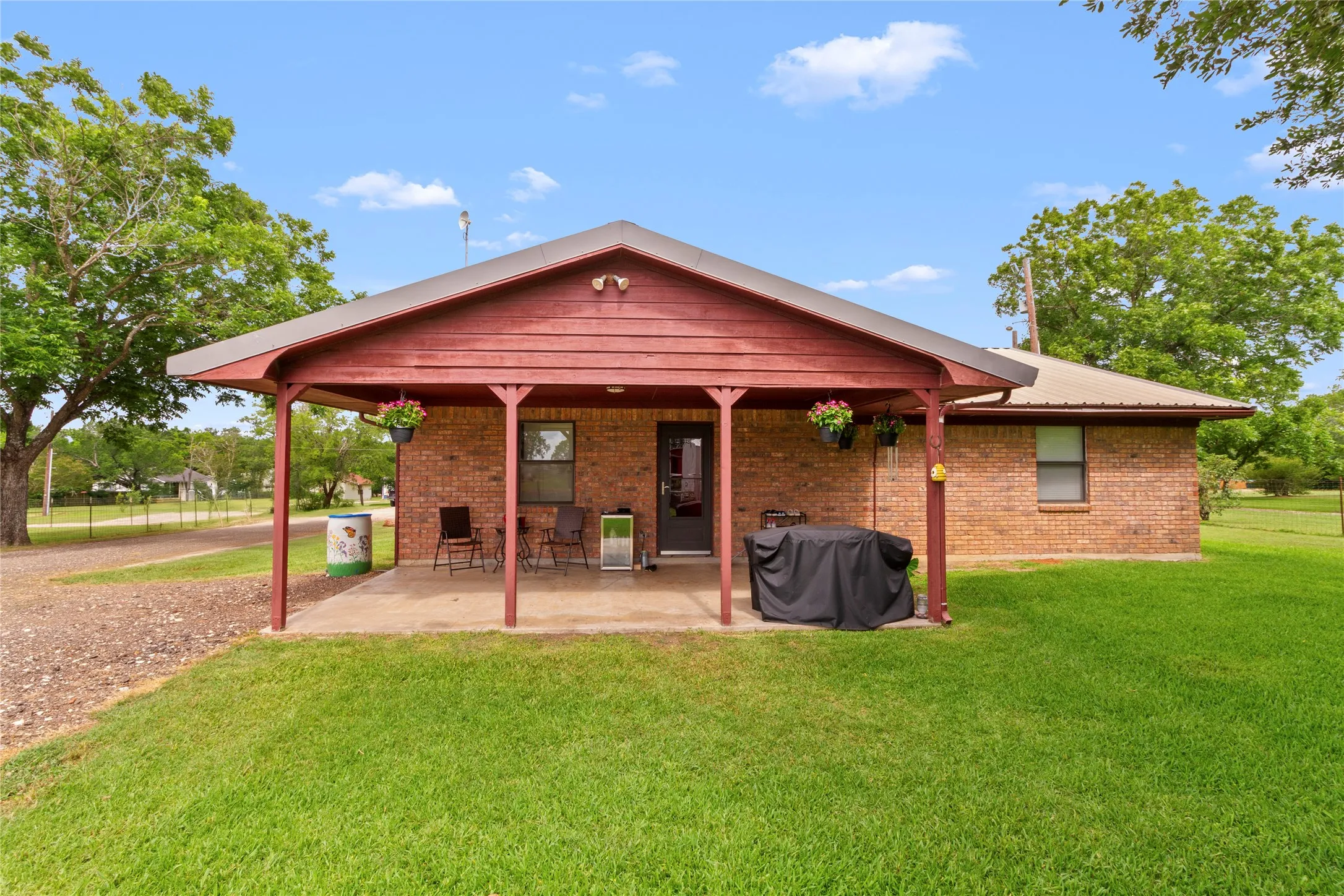 Single Family Residence For Sale in Freestone County , 110 N Avenue D, Wortham, Texas 76693, 3 Bedroom, 2 Bathroom, Garage spaces, 1,634 Sqft, built in 1985, mls#21301635, Real Estate Agent in Wortham, Homes For Sale in Freestone county, Homes For Sale in Wortham, Realtor in Wortham Texas, Real Estate Brokerage Independent Realty Texas, Luminita Cordes Realtor