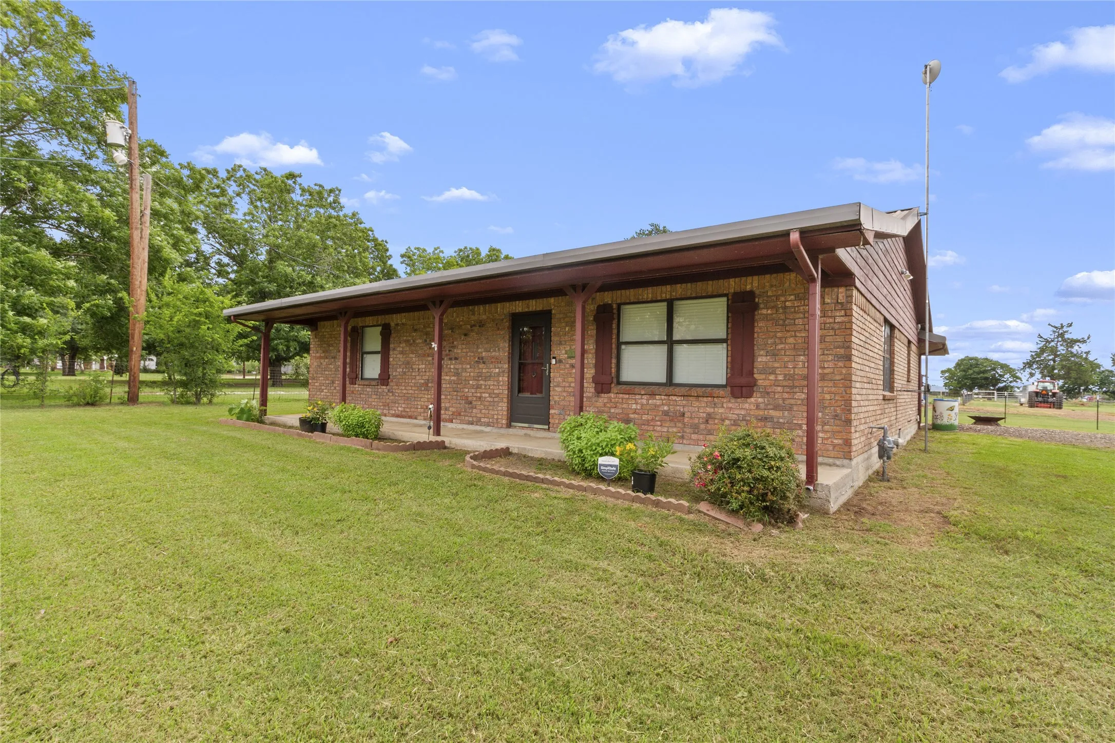 Single Family Residence For Sale in Freestone County , 110 N Avenue D, Wortham, Texas 76693, 3 Bedroom, 2 Bathroom, Garage spaces, 1,634 Sqft, built in 1985, mls#21301635, Real Estate Agent in Wortham, Homes For Sale in Freestone county, Homes For Sale in Wortham, Realtor in Wortham Texas, Real Estate Brokerage Independent Realty Texas, Luminita Cordes Realtor