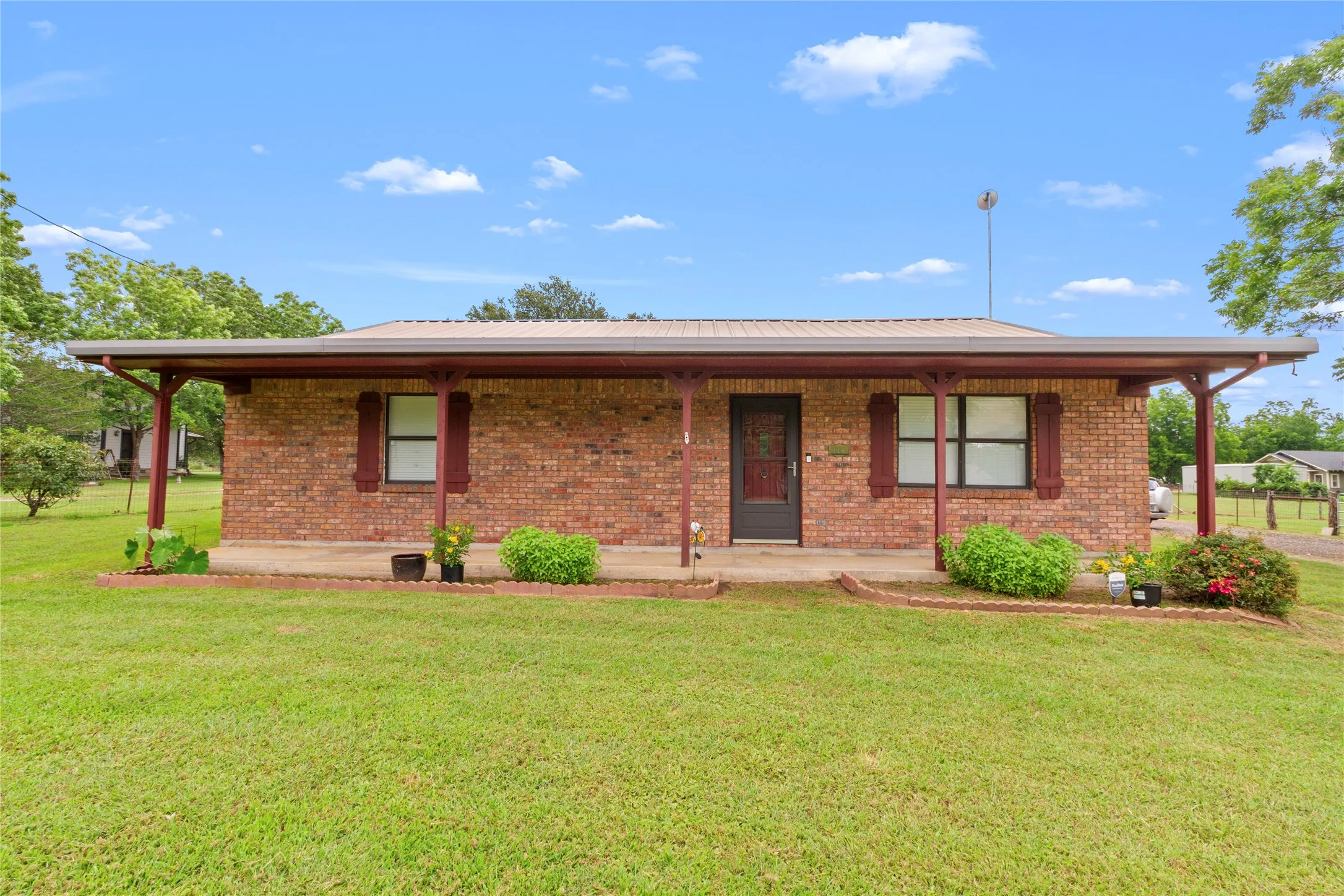 Single Family Residence For Sale in Freestone County , 110 N Avenue D, Wortham, Texas 76693, 3 Bedroom, 2 Bathroom, Garage spaces, 1,634 Sqft, built in 1985, mls#21301635, Real Estate Agent in Wortham, Homes For Sale in Freestone county, Homes For Sale in Wortham, Realtor in Wortham Texas, Real Estate Brokerage Independent Realty Texas, Luminita Cordes Realtor