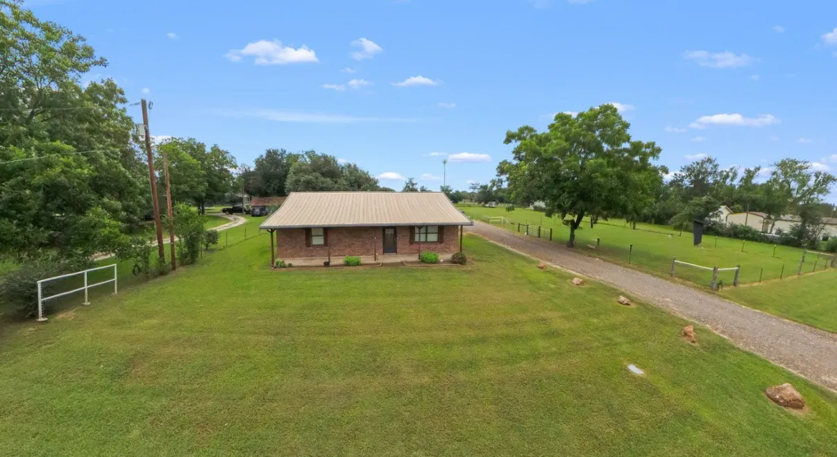 Single Family Residence For Sale in Freestone County , 110 N Avenue D, Wortham, Texas 76693, 3 Bedroom, 2 Bathroom, Garage spaces, 1,634 Sqft, built in 1985, mls#21301635, Real Estate Agent in Wortham, Homes For Sale in Freestone county, Homes For Sale in Wortham, Realtor in Wortham Texas, Real Estate Brokerage Independent Realty Texas, Luminita Cordes Realtor