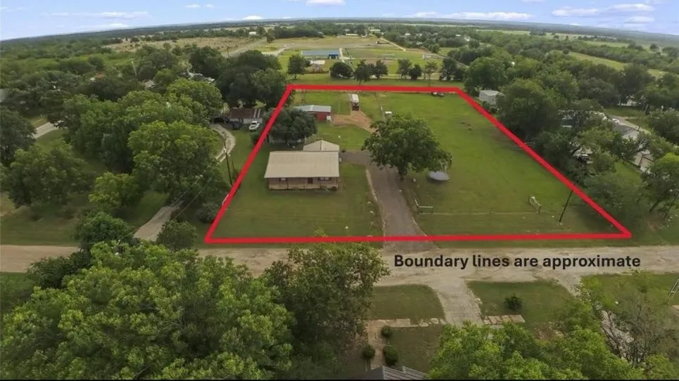 Single Family Residence For Sale in Freestone County , 110 N Avenue D, Wortham, Texas 76693, 3 Bedroom, 2 Bathroom, Garage spaces, 1,634 Sqft, built in 1985, mls#21301635, Real Estate Agent in Wortham, Homes For Sale in Freestone county, Homes For Sale in Wortham, Realtor in Wortham Texas, Real Estate Brokerage Independent Realty Texas, Luminita Cordes Realtor