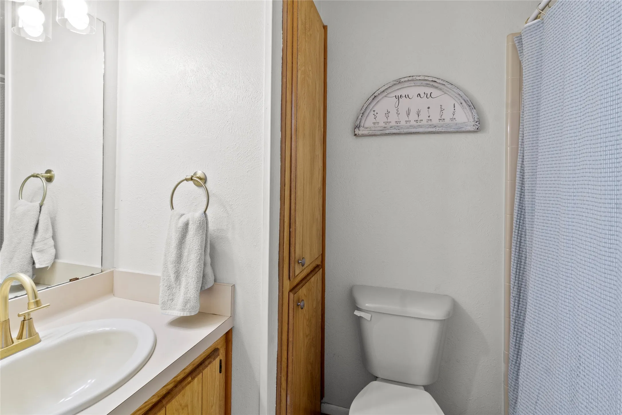 Single Family Residence For Sale in Freestone County , 110 N Avenue D, Wortham, Texas 76693, 3 Bedroom, 2 Bathroom, Garage spaces, 1,634 Sqft, built in 1985, mls#21301635, Real Estate Agent in Wortham, Homes For Sale in Freestone county, Homes For Sale in Wortham, Realtor in Wortham Texas, Real Estate Brokerage Independent Realty Texas, Luminita Cordes Realtor