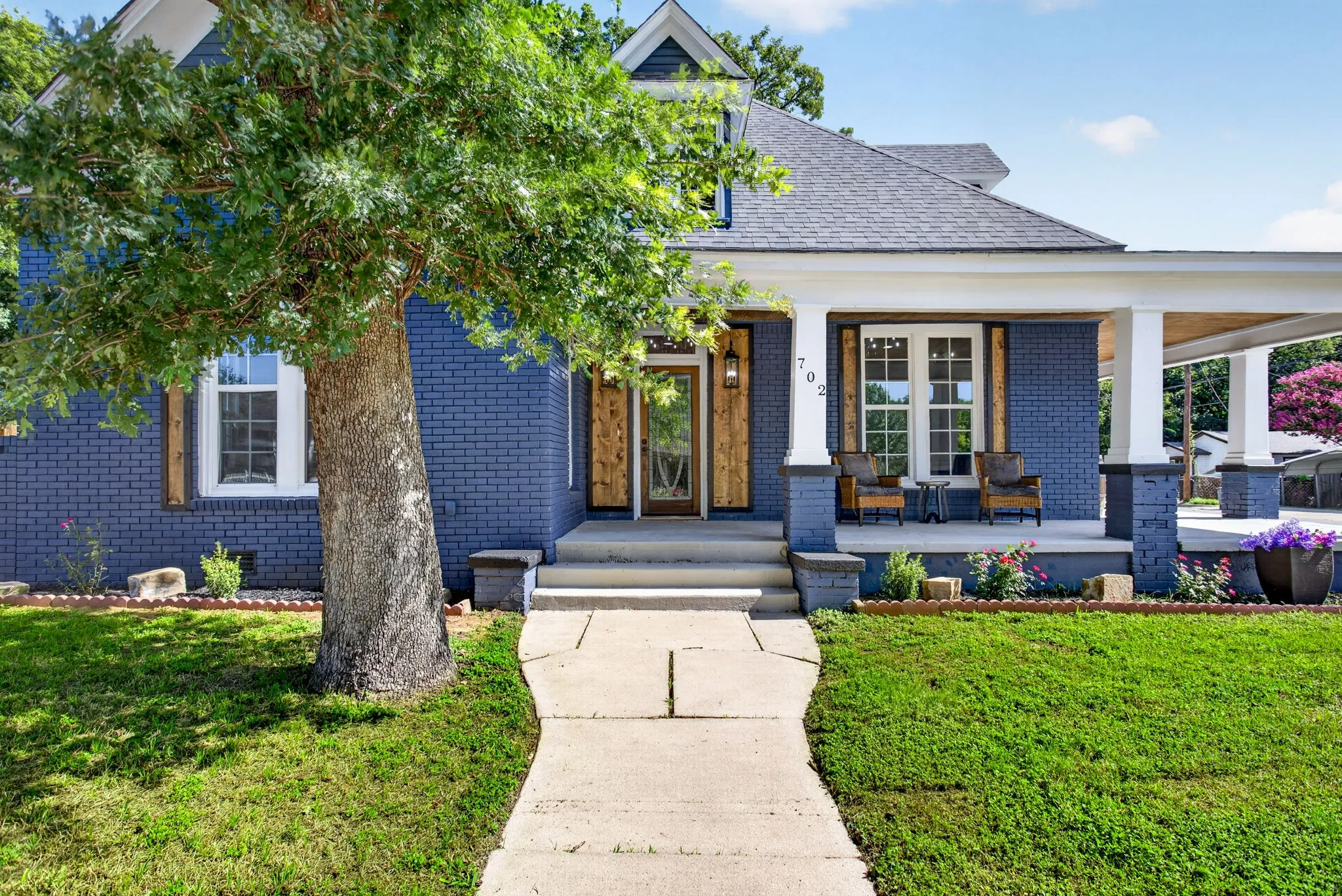 Single Family Residence For Sale in Parker County , 702 W Spring Street, Weatherford, Texas 76086, 3 Bedroom, 3 Bathroom, Garage spaces, 2,535 Sqft, built in 1930, mls#21301744, Real Estate Agent in Weatherford, Homes For Sale in Parker county, Homes For Sale in Weatherford, Realtor in Weatherford Texas, Real Estate Brokerage Independent Realty Texas, Luminita Cordes Realtor