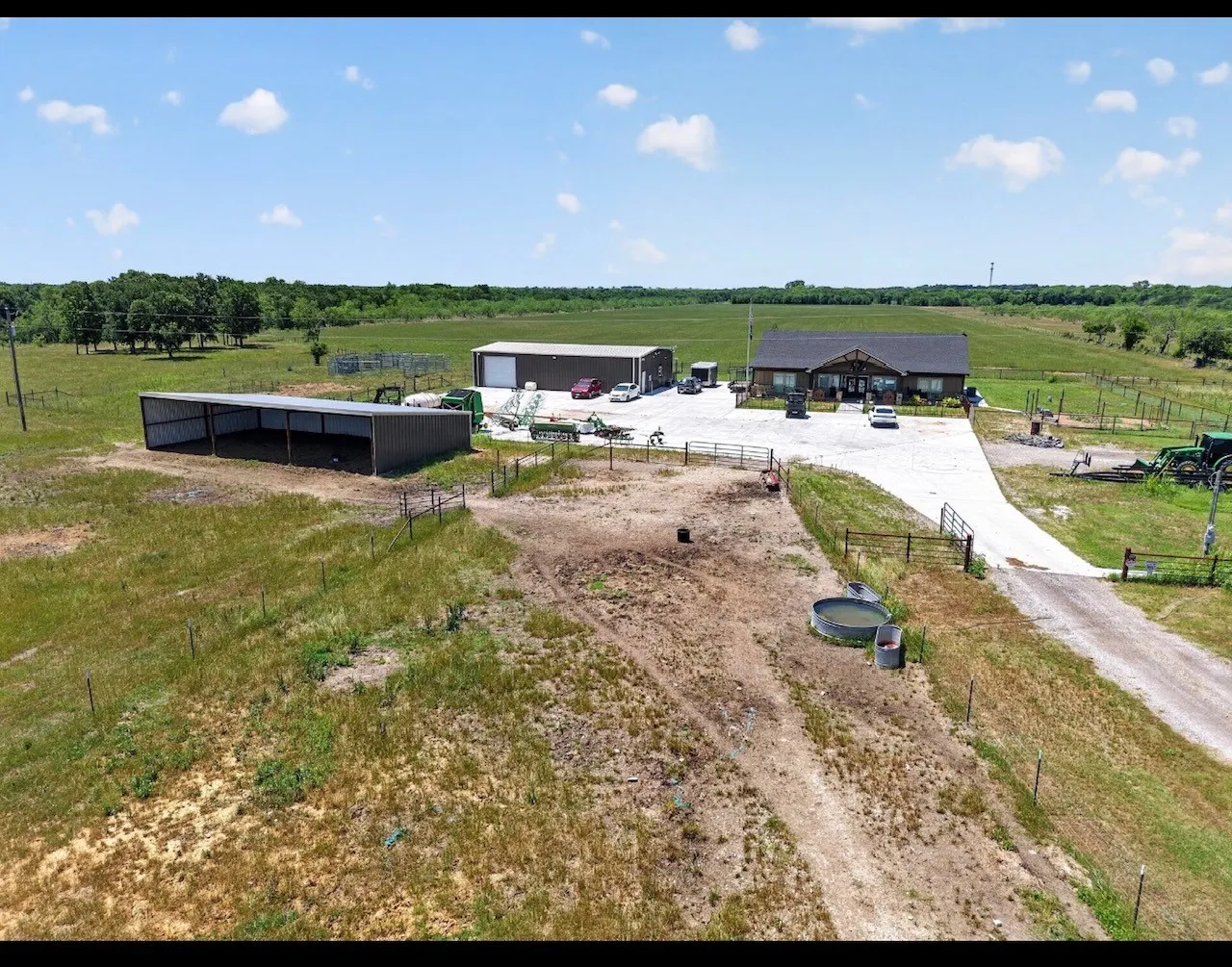 Farm For Sale in Kaufman County , 6037 Bluebird Lane, Kaufman, Texas 75142, 3 Bedroom, 2 Bathroom, Garage spaces, 2,400 Sqft, built in 2022, mls#21301612, Real Estate Agent in Kaufman, Homes For Sale in Kaufman county, Homes For Sale in Kaufman, Realtor in Kaufman Texas, Real Estate Brokerage Independent Realty Texas, Luminita Cordes Realtor
