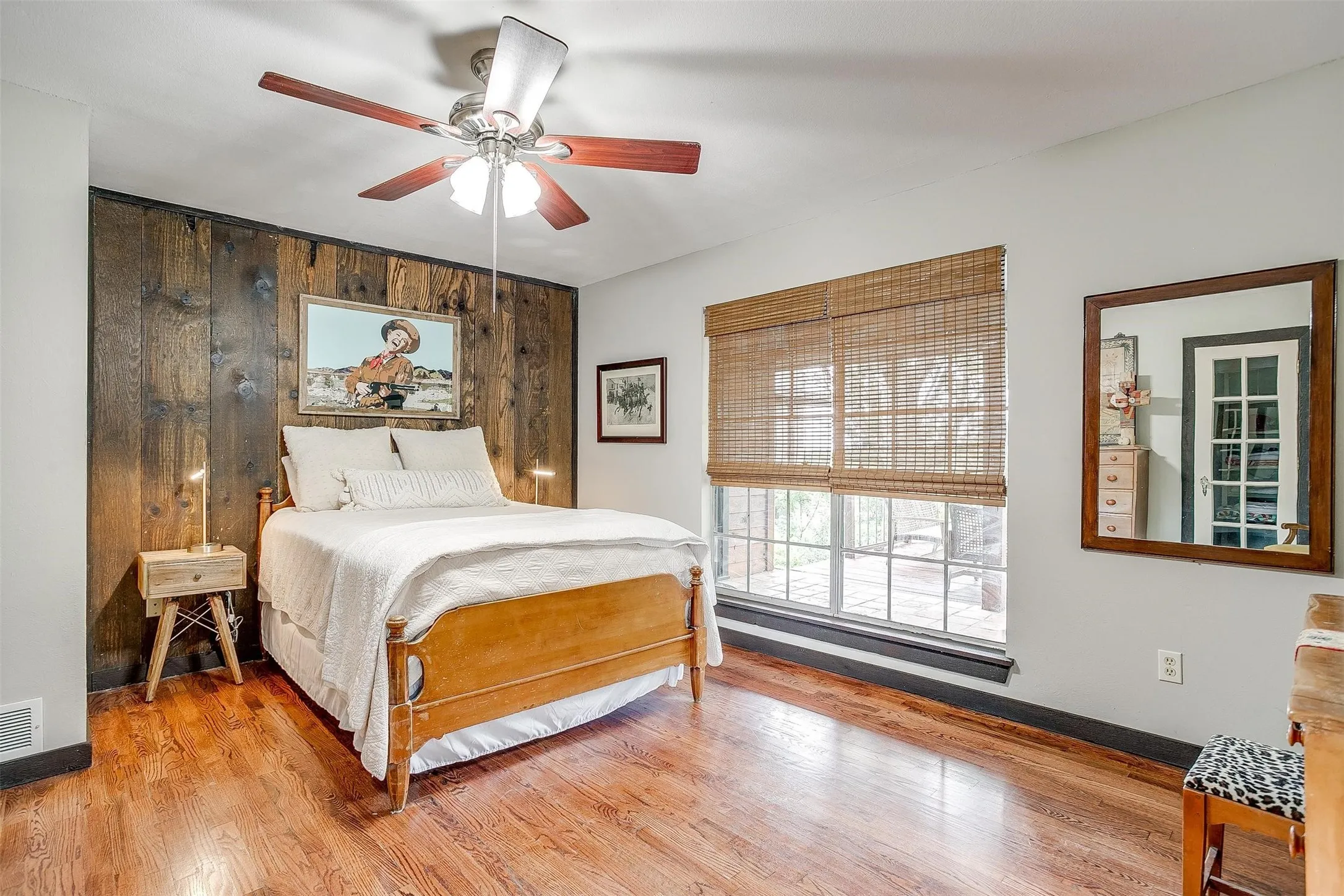 Single Family Residence For Sale in Hood County , 228 Rock Harbor Drive, Granbury, Texas 76048, 4 Bedroom, 2 Bathroom, Garage spaces, 2,224 Sqft, built in 1978, mls#21286454, Real Estate Agent in Granbury, Homes For Sale in Hood county, Homes For Sale in Granbury, Realtor in Granbury Texas, Real Estate Brokerage Independent Realty Texas, Luminita Cordes Realtor