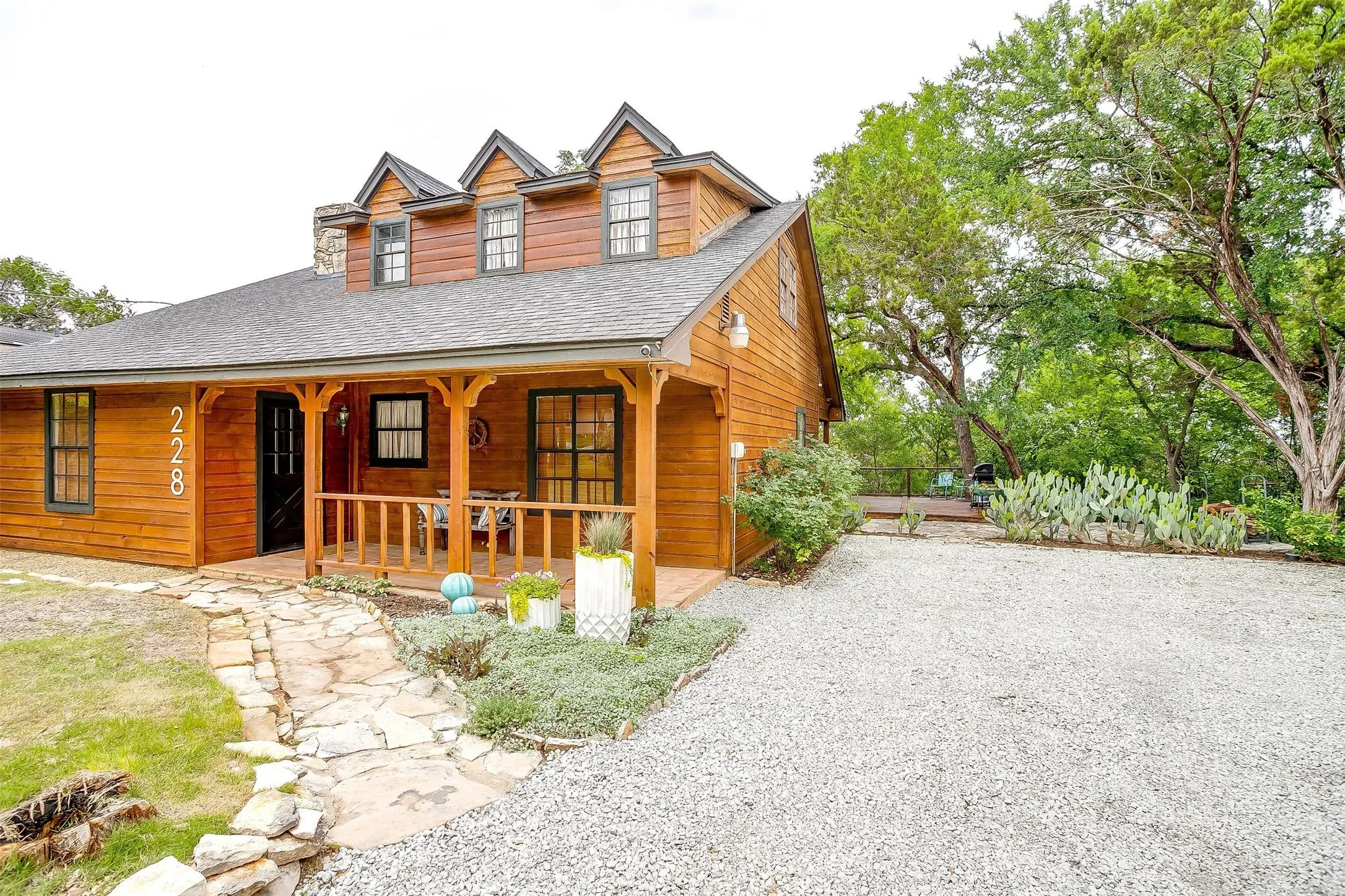 Single Family Residence For Sale in Hood County , 228 Rock Harbor Drive, Granbury, Texas 76048, 4 Bedroom, 2 Bathroom, Garage spaces, 2,224 Sqft, built in 1978, mls#21286454, Real Estate Agent in Granbury, Homes For Sale in Hood county, Homes For Sale in Granbury, Realtor in Granbury Texas, Real Estate Brokerage Independent Realty Texas, Luminita Cordes Realtor