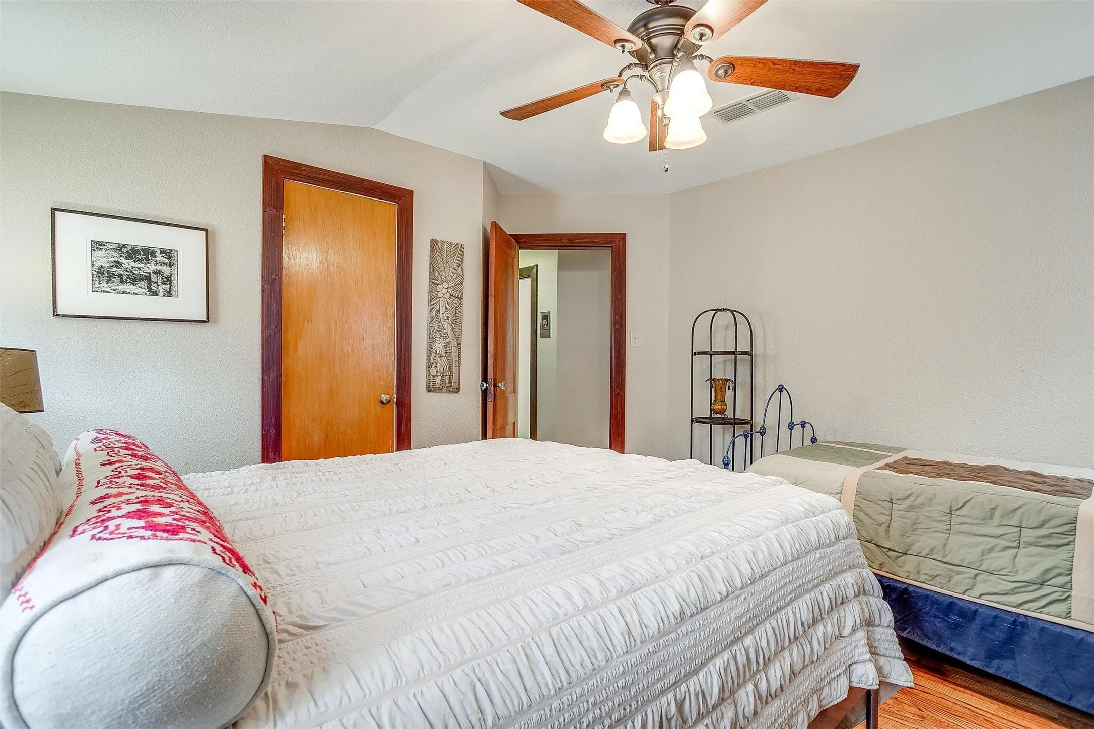 Single Family Residence For Sale in Hood County , 228 Rock Harbor Drive, Granbury, Texas 76048, 4 Bedroom, 2 Bathroom, Garage spaces, 2,224 Sqft, built in 1978, mls#21286454, Real Estate Agent in Granbury, Homes For Sale in Hood county, Homes For Sale in Granbury, Realtor in Granbury Texas, Real Estate Brokerage Independent Realty Texas, Luminita Cordes Realtor