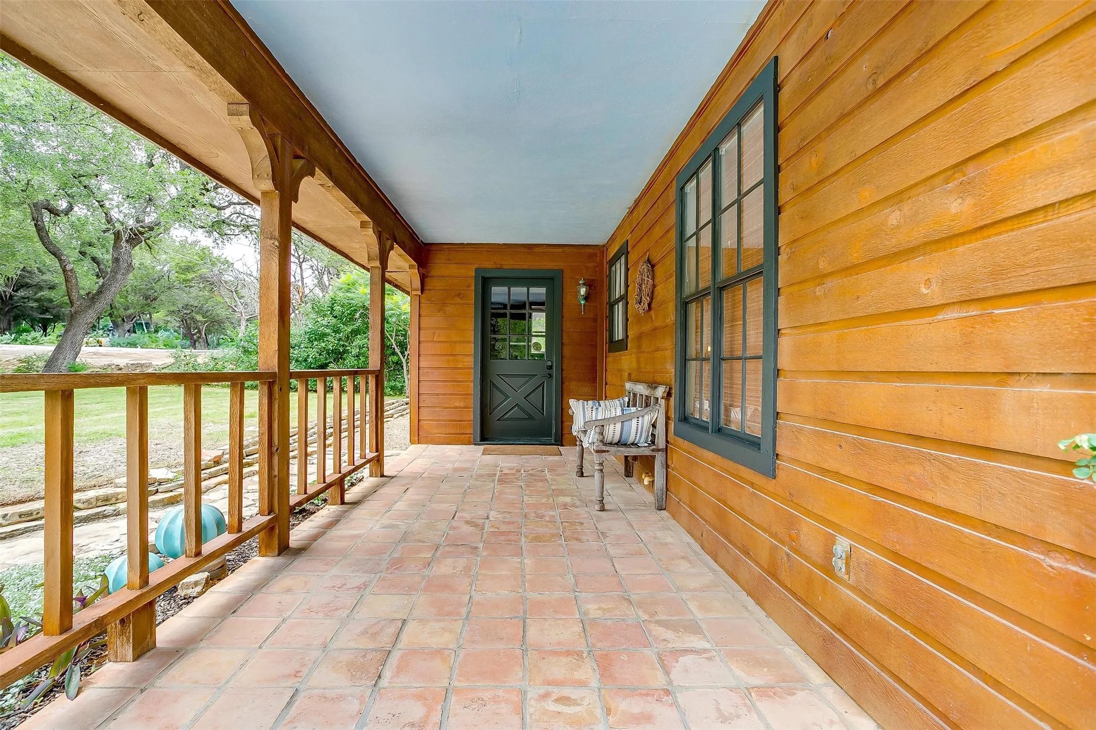 Single Family Residence For Sale in Hood County , 228 Rock Harbor Drive, Granbury, Texas 76048, 4 Bedroom, 2 Bathroom, Garage spaces, 2,224 Sqft, built in 1978, mls#21286454, Real Estate Agent in Granbury, Homes For Sale in Hood county, Homes For Sale in Granbury, Realtor in Granbury Texas, Real Estate Brokerage Independent Realty Texas, Luminita Cordes Realtor