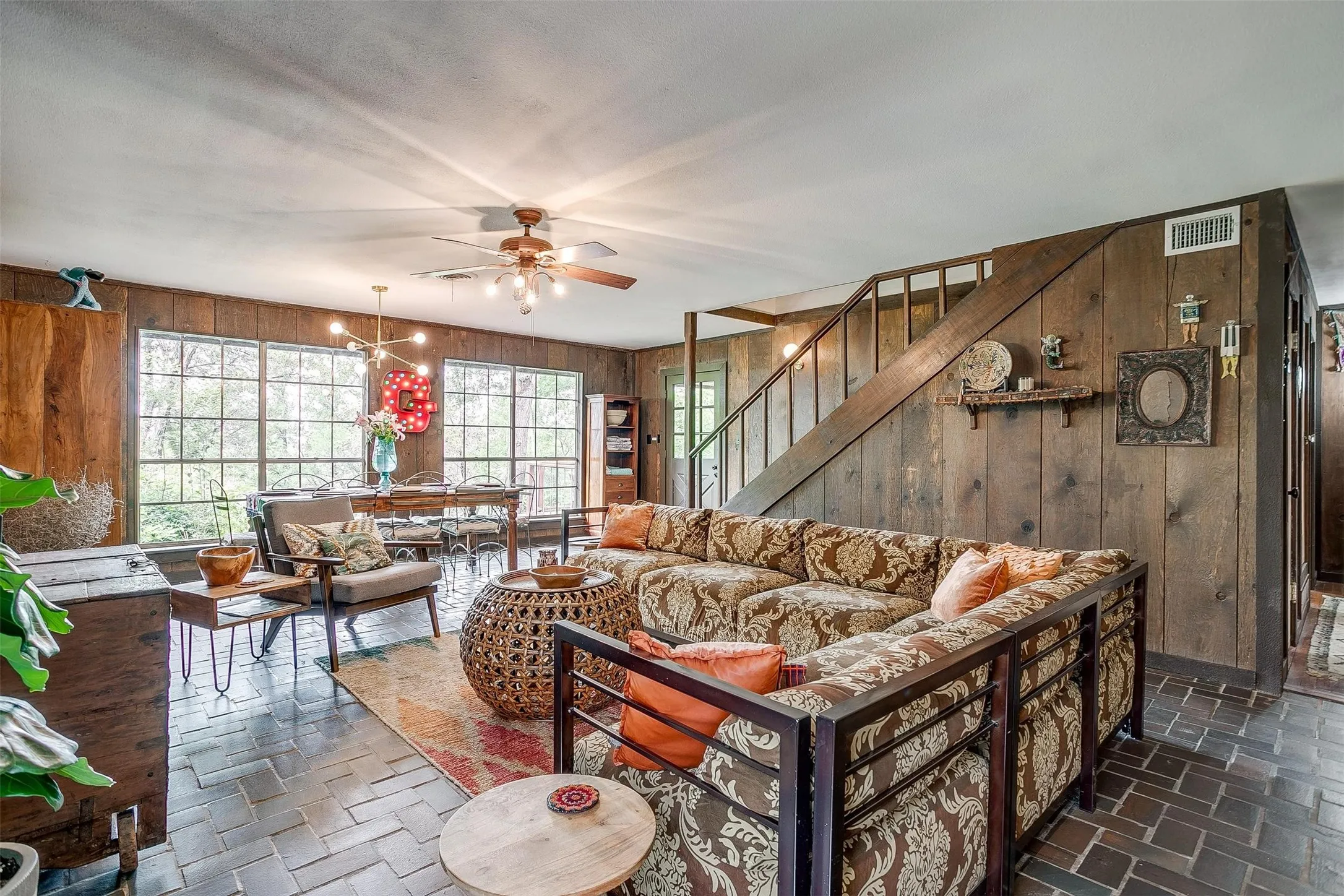 Single Family Residence For Sale in Hood County , 228 Rock Harbor Drive, Granbury, Texas 76048, 4 Bedroom, 2 Bathroom, Garage spaces, 2,224 Sqft, built in 1978, mls#21286454, Real Estate Agent in Granbury, Homes For Sale in Hood county, Homes For Sale in Granbury, Realtor in Granbury Texas, Real Estate Brokerage Independent Realty Texas, Luminita Cordes Realtor