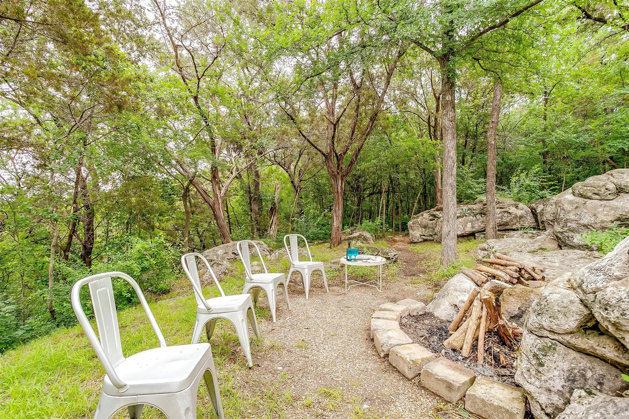 Single Family Residence For Sale in Hood County , 228 Rock Harbor Drive, Granbury, Texas 76048, 4 Bedroom, 2 Bathroom, Garage spaces, 2,224 Sqft, built in 1978, mls#21286454, Real Estate Agent in Granbury, Homes For Sale in Hood county, Homes For Sale in Granbury, Realtor in Granbury Texas, Real Estate Brokerage Independent Realty Texas, Luminita Cordes Realtor