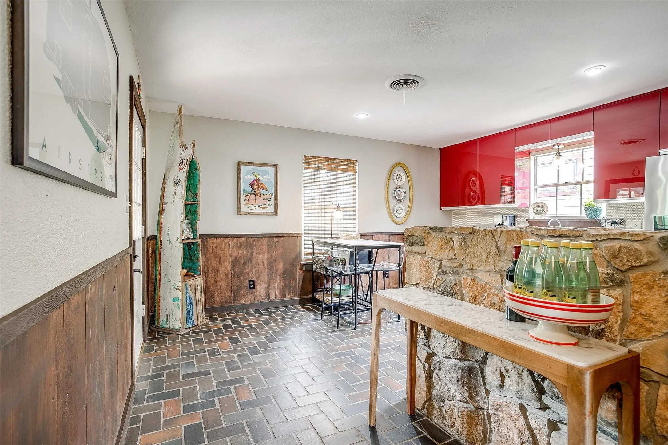 Single Family Residence For Sale in Hood County , 228 Rock Harbor Drive, Granbury, Texas 76048, 4 Bedroom, 2 Bathroom, Garage spaces, 2,224 Sqft, built in 1978, mls#21286454, Real Estate Agent in Granbury, Homes For Sale in Hood county, Homes For Sale in Granbury, Realtor in Granbury Texas, Real Estate Brokerage Independent Realty Texas, Luminita Cordes Realtor