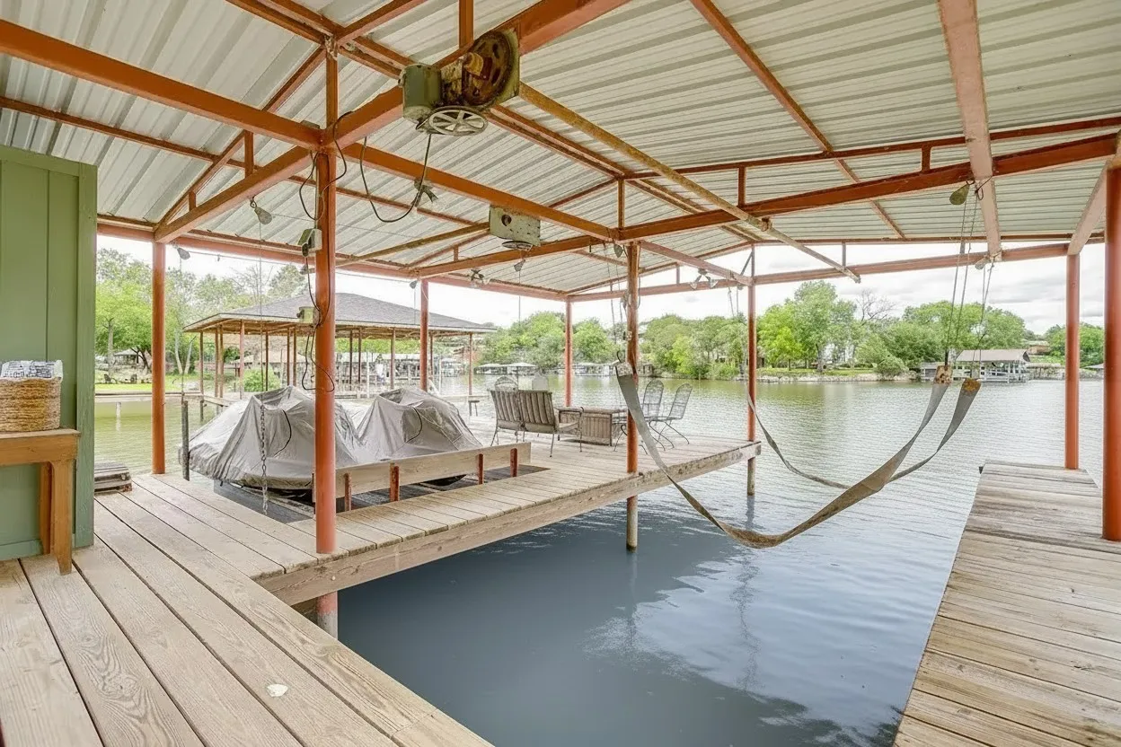 Single Family Residence For Sale in Hood County , 228 Rock Harbor Drive, Granbury, Texas 76048, 4 Bedroom, 2 Bathroom, Garage spaces, 2,224 Sqft, built in 1978, mls#21286454, Real Estate Agent in Granbury, Homes For Sale in Hood county, Homes For Sale in Granbury, Realtor in Granbury Texas, Real Estate Brokerage Independent Realty Texas, Luminita Cordes Realtor