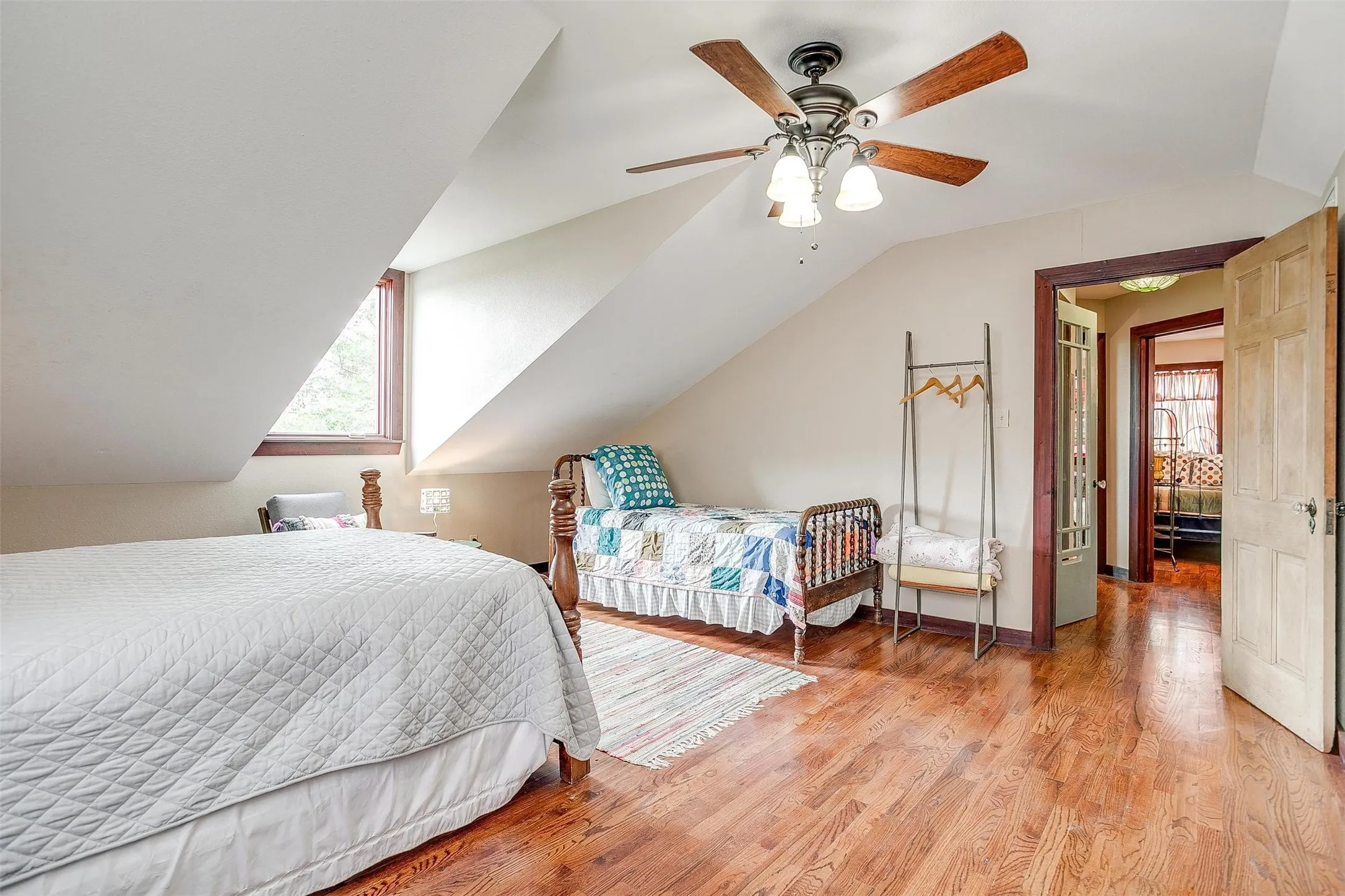 Single Family Residence For Sale in Hood County , 228 Rock Harbor Drive, Granbury, Texas 76048, 4 Bedroom, 2 Bathroom, Garage spaces, 2,224 Sqft, built in 1978, mls#21286454, Real Estate Agent in Granbury, Homes For Sale in Hood county, Homes For Sale in Granbury, Realtor in Granbury Texas, Real Estate Brokerage Independent Realty Texas, Luminita Cordes Realtor
