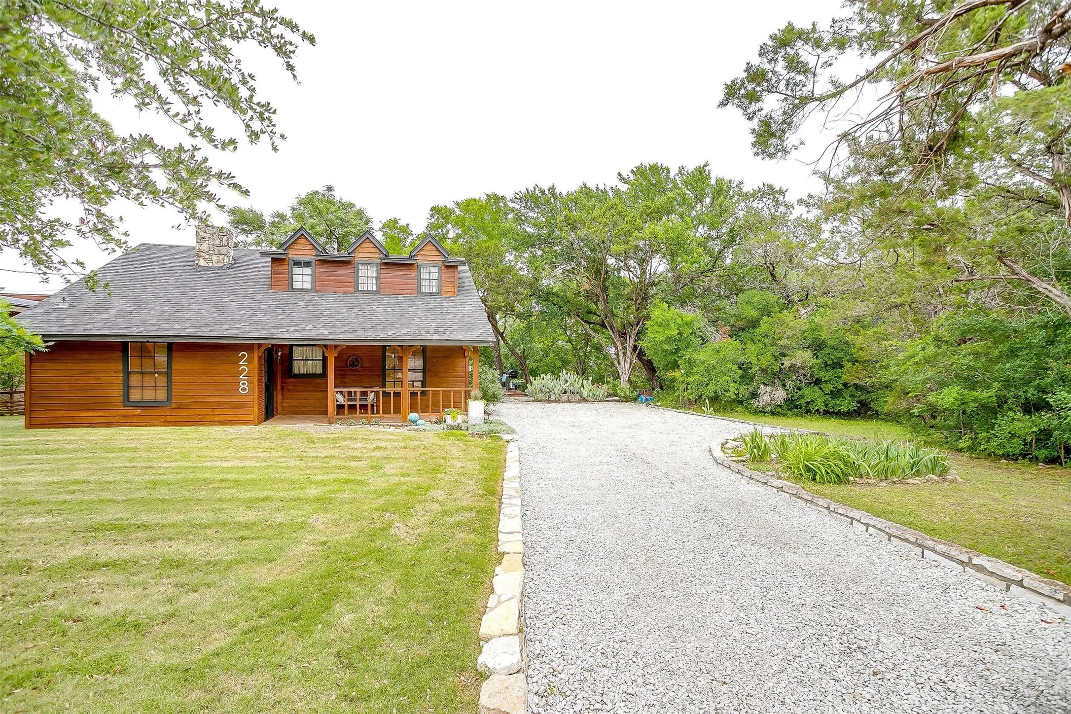 Single Family Residence For Sale in Hood County , 228 Rock Harbor Drive, Granbury, Texas 76048, 4 Bedroom, 2 Bathroom, Garage spaces, 2,224 Sqft, built in 1978, mls#21286454, Real Estate Agent in Granbury, Homes For Sale in Hood county, Homes For Sale in Granbury, Realtor in Granbury Texas, Real Estate Brokerage Independent Realty Texas, Luminita Cordes Realtor