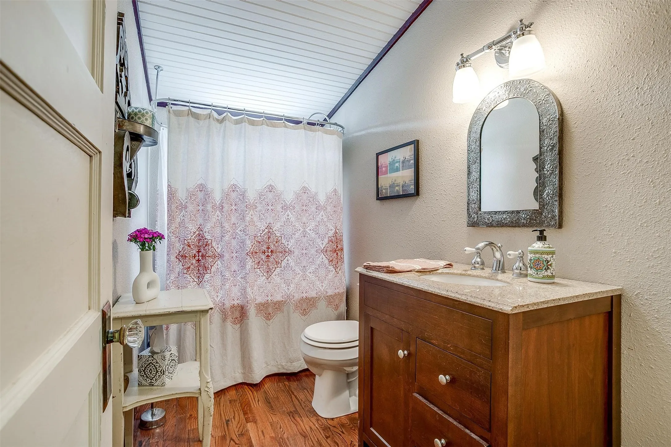 Single Family Residence For Sale in Hood County , 228 Rock Harbor Drive, Granbury, Texas 76048, 4 Bedroom, 2 Bathroom, Garage spaces, 2,224 Sqft, built in 1978, mls#21286454, Real Estate Agent in Granbury, Homes For Sale in Hood county, Homes For Sale in Granbury, Realtor in Granbury Texas, Real Estate Brokerage Independent Realty Texas, Luminita Cordes Realtor