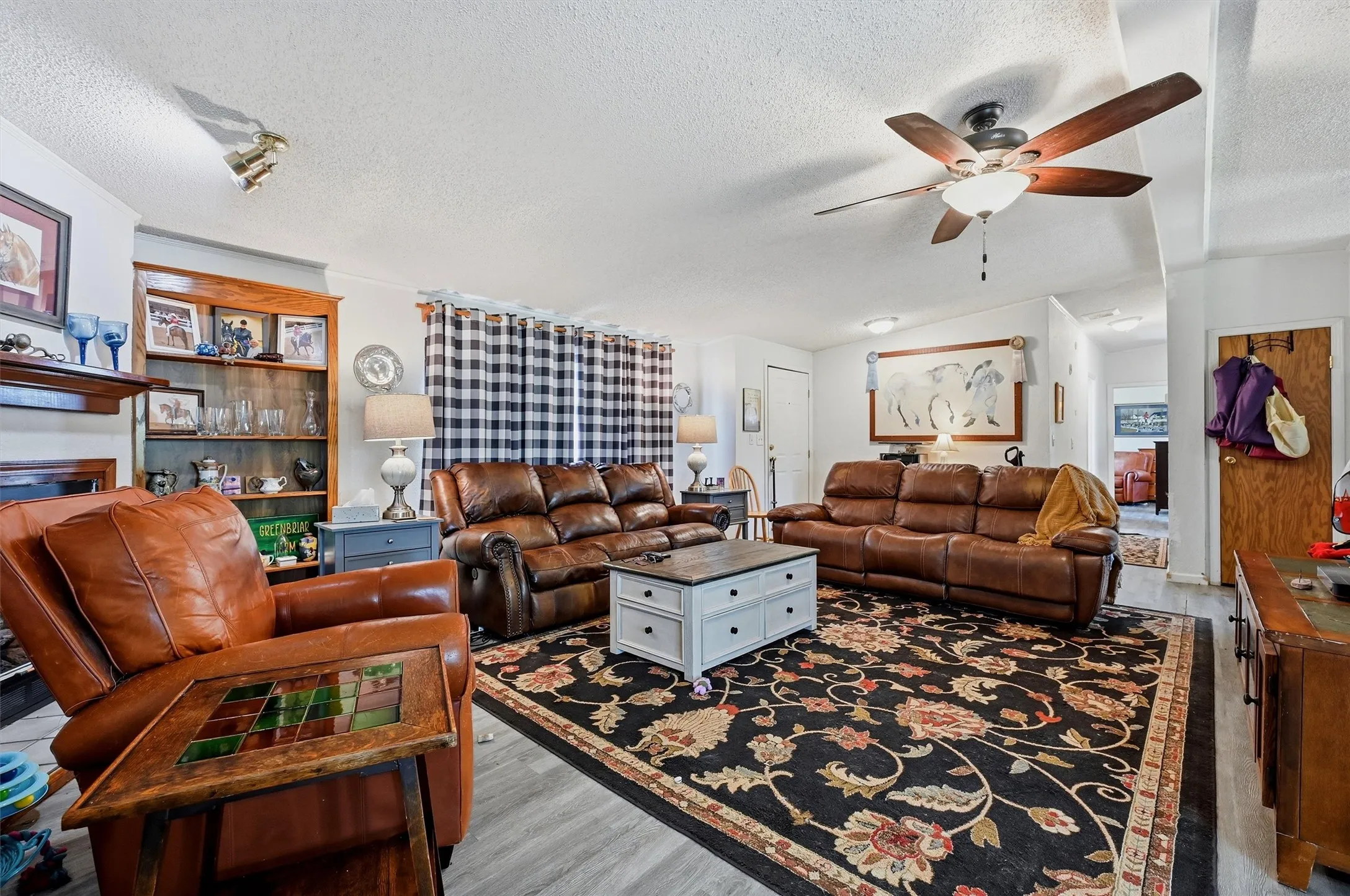 Spacious living area featuring a ceiling fan, and recessed lighting