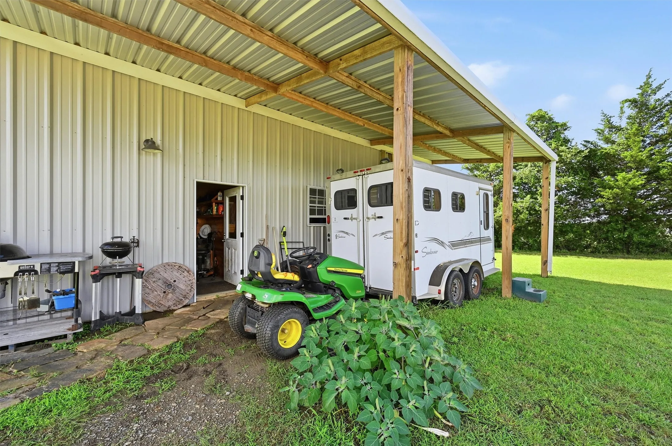 Single Family Residence For Sale in Fannin County , 872 County Road 4244, Bonham, Texas 75418, 4 Bedroom, 3 Bathroom, Garage spaces, 1,848 Sqft, built in 1991, mls#21296773, Real Estate Agent in Bonham, Homes For Sale in Fannin county, Homes For Sale in Bonham, Realtor in Bonham Texas, Real Estate Brokerage Independent Realty Texas, Luminita Cordes Realtor