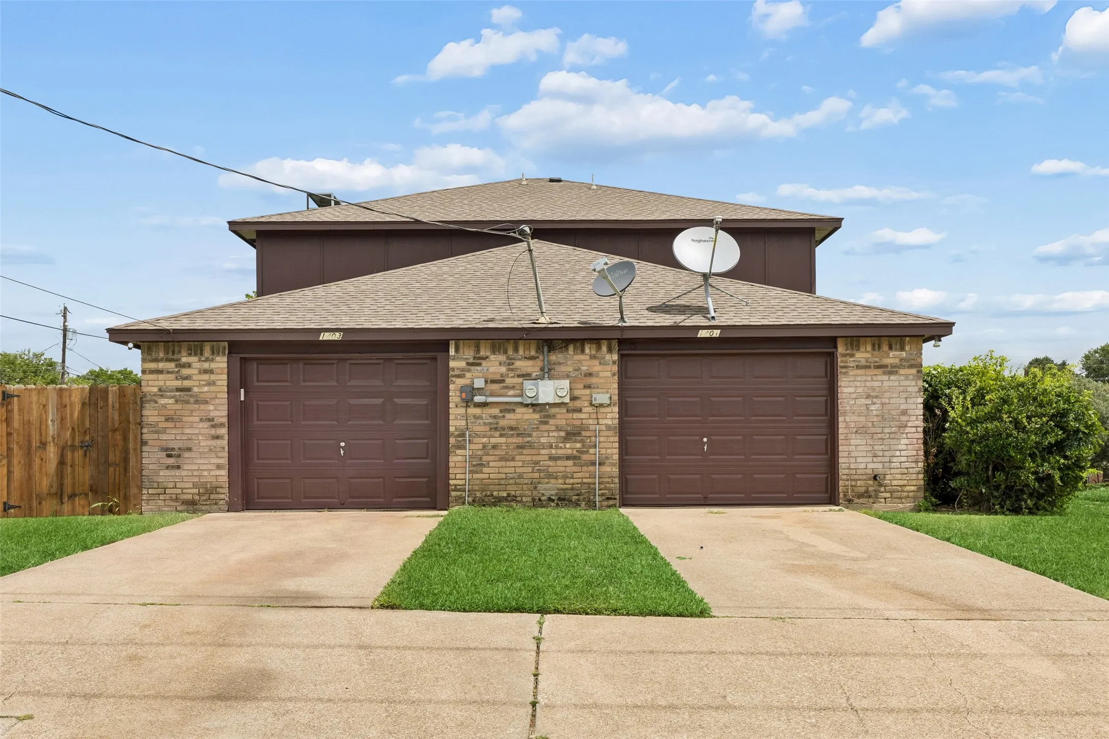 Duplex For Sale in Dallas County , 1401 Brook Meadow Circle, Lancaster, Texas 75134, 4 Bedroom, 5 Bathroom, 2 Garage spaces, 0 Sqft, built in 1985, mls#21289743, Real Estate Agent in Lancaster, Homes For Sale in Dallas county, Homes For Sale in Lancaster, Realtor in Lancaster Texas, Real Estate Brokerage Independent Realty Texas, Luminita Cordes Realtor