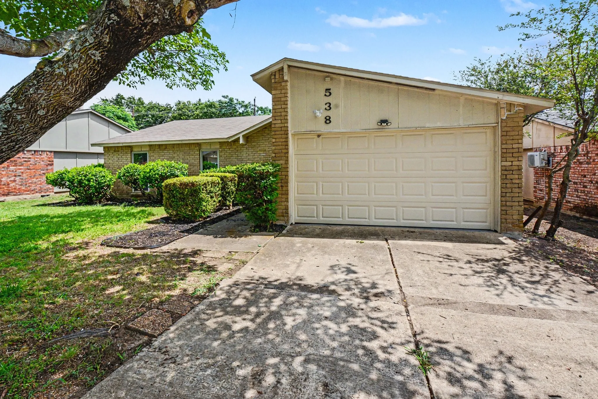 Single Family Residence For Sale in Collin County , 538 Ridgemont Drive, Allen, Texas 75002, 3 Bedroom, 2 Bathroom, 1 Garage spaces, 1,360 Sqft, built in 1977, mls#21300161, Real Estate Agent in Allen, Homes For Sale in Collin county, Homes For Sale in Allen, Realtor in Allen Texas, Real Estate Brokerage Independent Realty Texas, Luminita Cordes Realtor