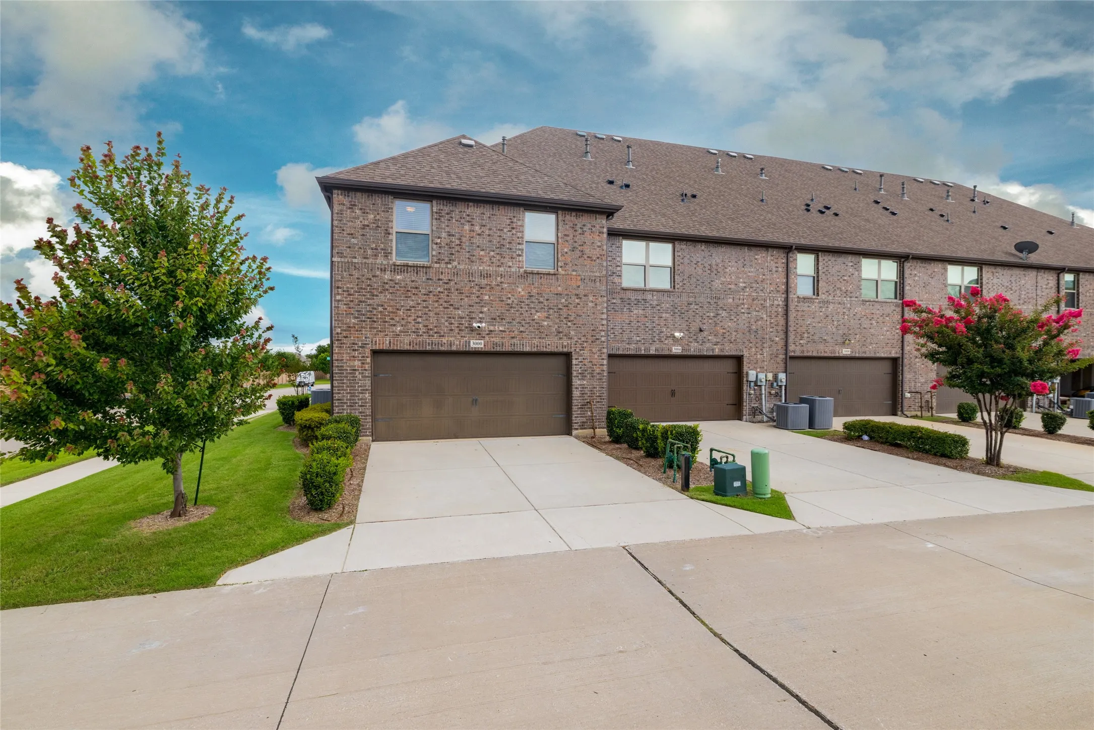 Townhouse For Sale in Collin County , 3000 Gaylord Drive, Mc Kinney, Texas 75070, 3 Bedrooms, 3 Bathrooms, 2 Garage spaces, 1,980 Sqft, built in 2018, Price $370,000, mls#21273466, Real Estate Agent in Mc Kinney, Homes For Sale in Collin county, Homes For Sale in Mc Kinney, Realtor in Mc Kinney Texas, Real Estate Brokerage Independent Realty Texas, Luminita Cordes Realtor