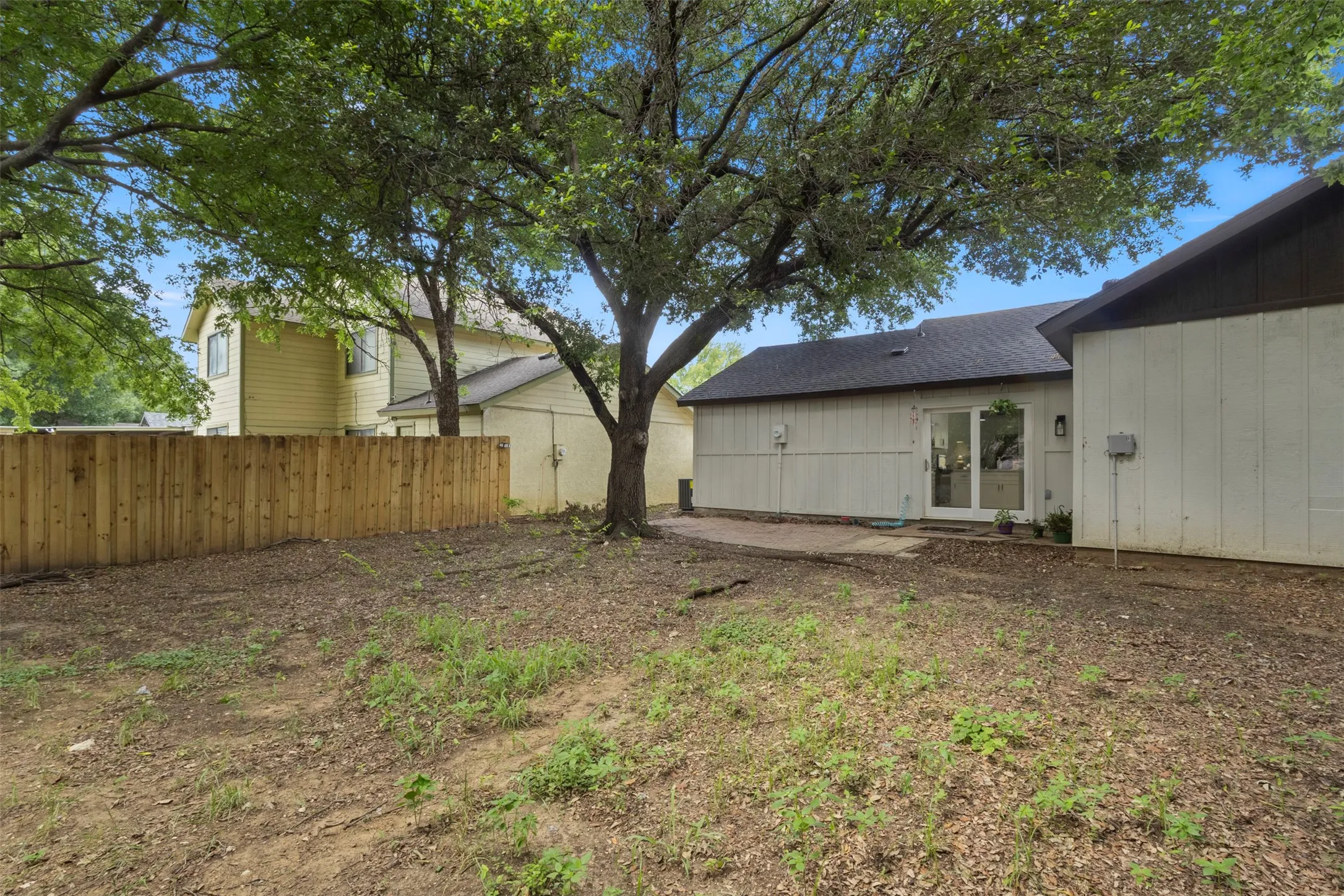 Single Family Residence For Sale in Tarrant County , 5523 Safari Trail, Arlington, Texas 76018, 2 Bedroom, 1 Bathroom, 1 Garage spaces, 806 Sqft, built in 1984, mls#21297933, Real Estate Agent in Arlington, Homes For Sale in Tarrant county, Homes For Sale in Arlington, Realtor in Arlington Texas, Real Estate Brokerage Independent Realty Texas, Luminita Cordes Realtor