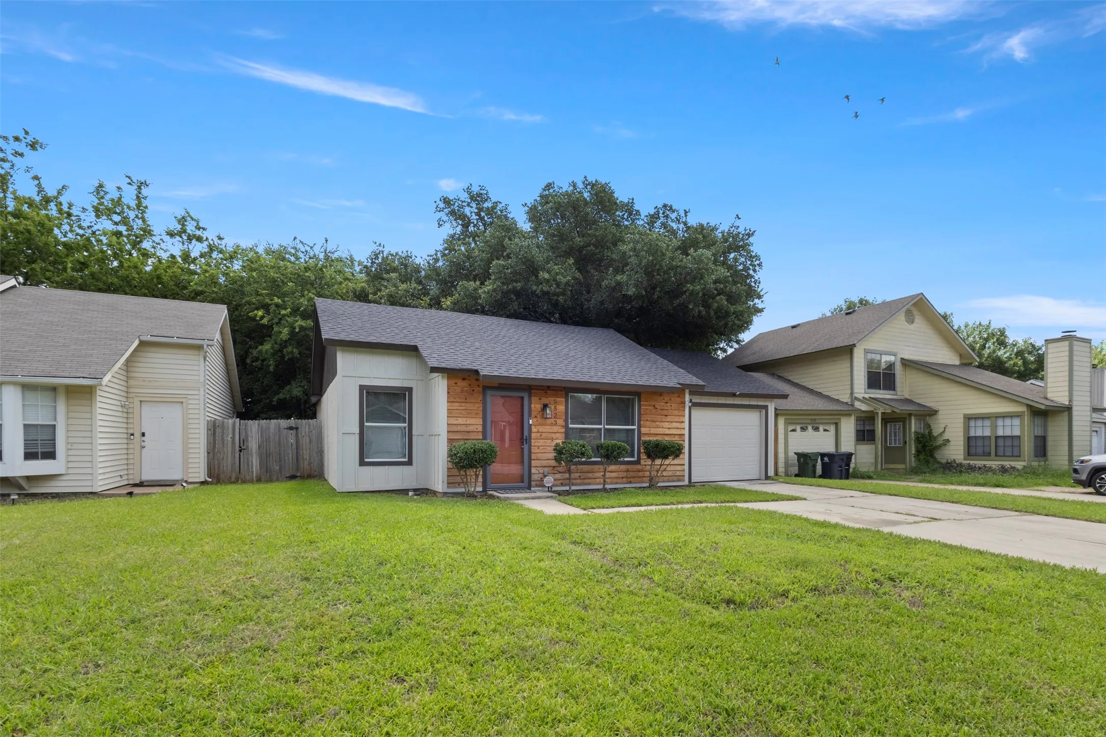 Single Family Residence For Sale in Tarrant County , 5523 Safari Trail, Arlington, Texas 76018, 2 Bedroom, 1 Bathroom, 1 Garage spaces, 806 Sqft, built in 1984, mls#21297933, Real Estate Agent in Arlington, Homes For Sale in Tarrant county, Homes For Sale in Arlington, Realtor in Arlington Texas, Real Estate Brokerage Independent Realty Texas, Luminita Cordes Realtor