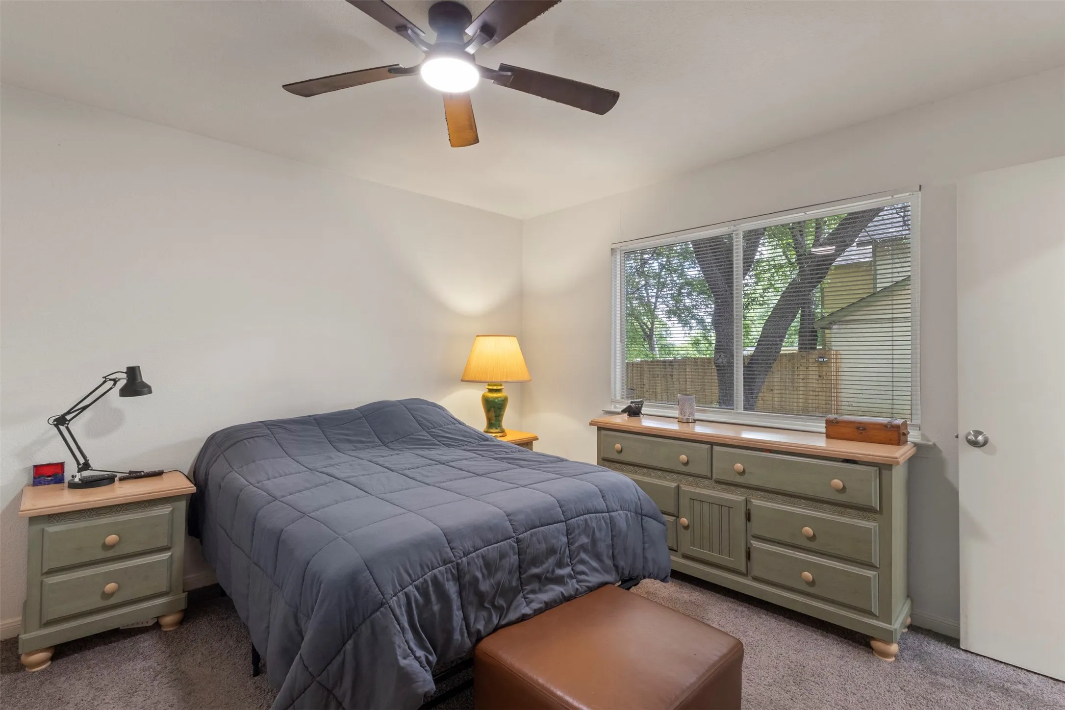 Single Family Residence For Sale in Tarrant County , 5523 Safari Trail, Arlington, Texas 76018, 2 Bedroom, 1 Bathroom, 1 Garage spaces, 806 Sqft, built in 1984, mls#21297933, Real Estate Agent in Arlington, Homes For Sale in Tarrant county, Homes For Sale in Arlington, Realtor in Arlington Texas, Real Estate Brokerage Independent Realty Texas, Luminita Cordes Realtor
